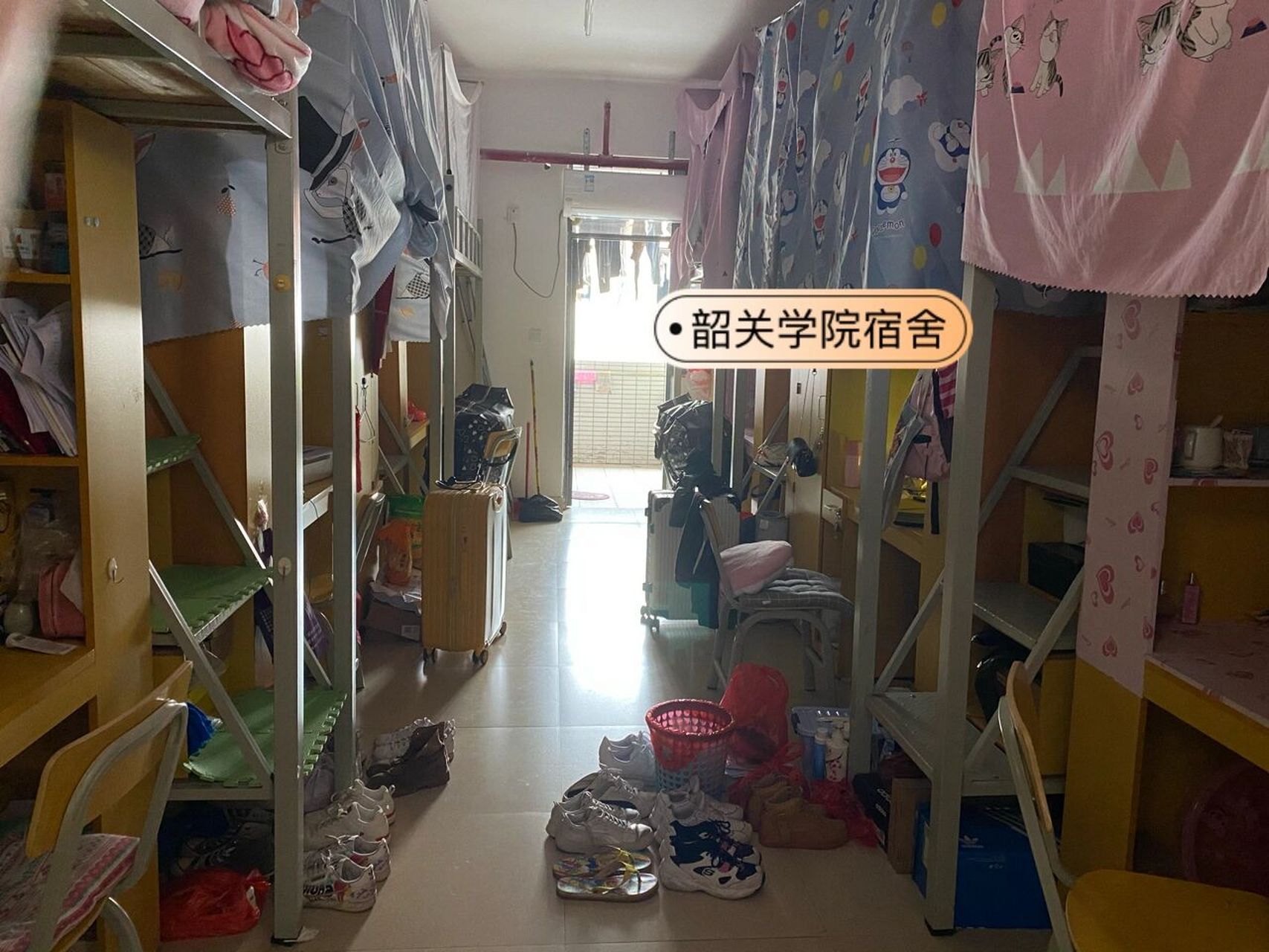 韶关学院宿舍vs肇庆学院宿舍 衣柜也没有桌子也不能分开,没有隐私宿舍