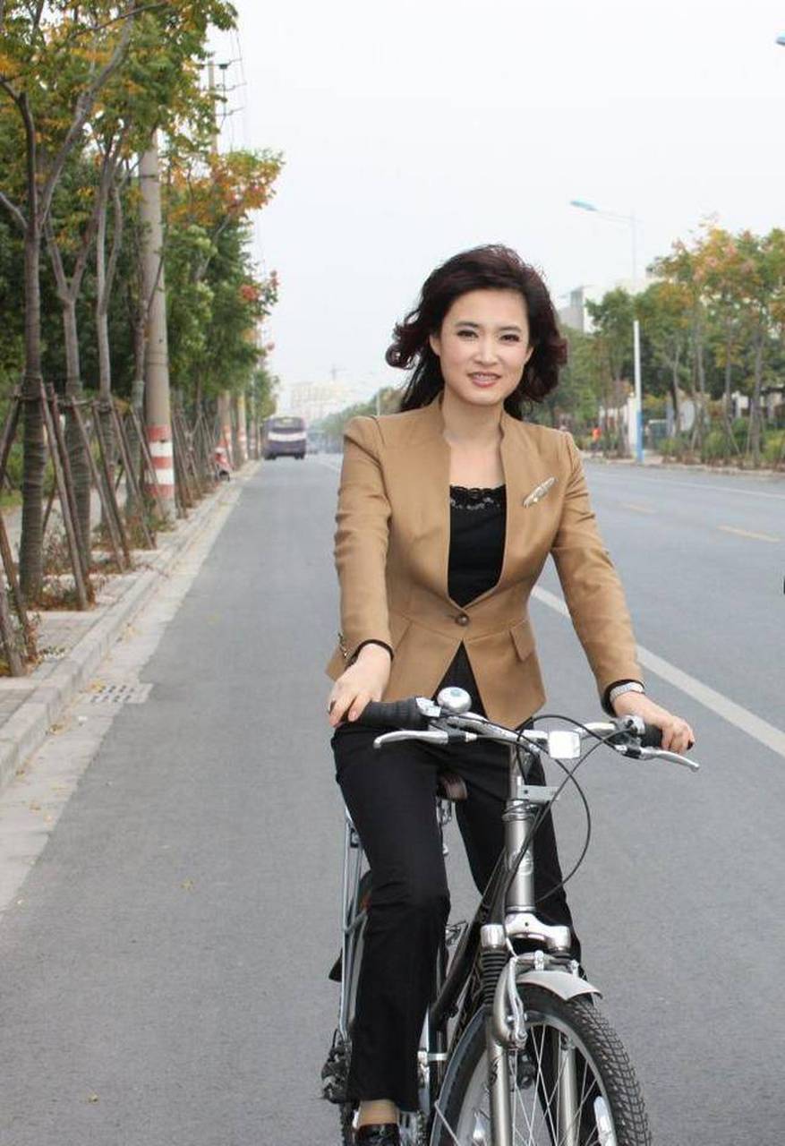 央视美女主持桑晨