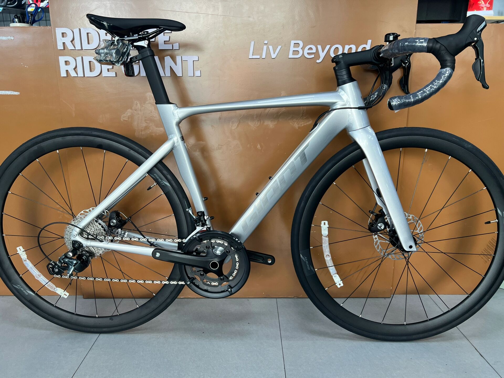 捷安特propel sl 2 disc气动的平民车 aluxx sl铝合金车架 碳纤维前叉