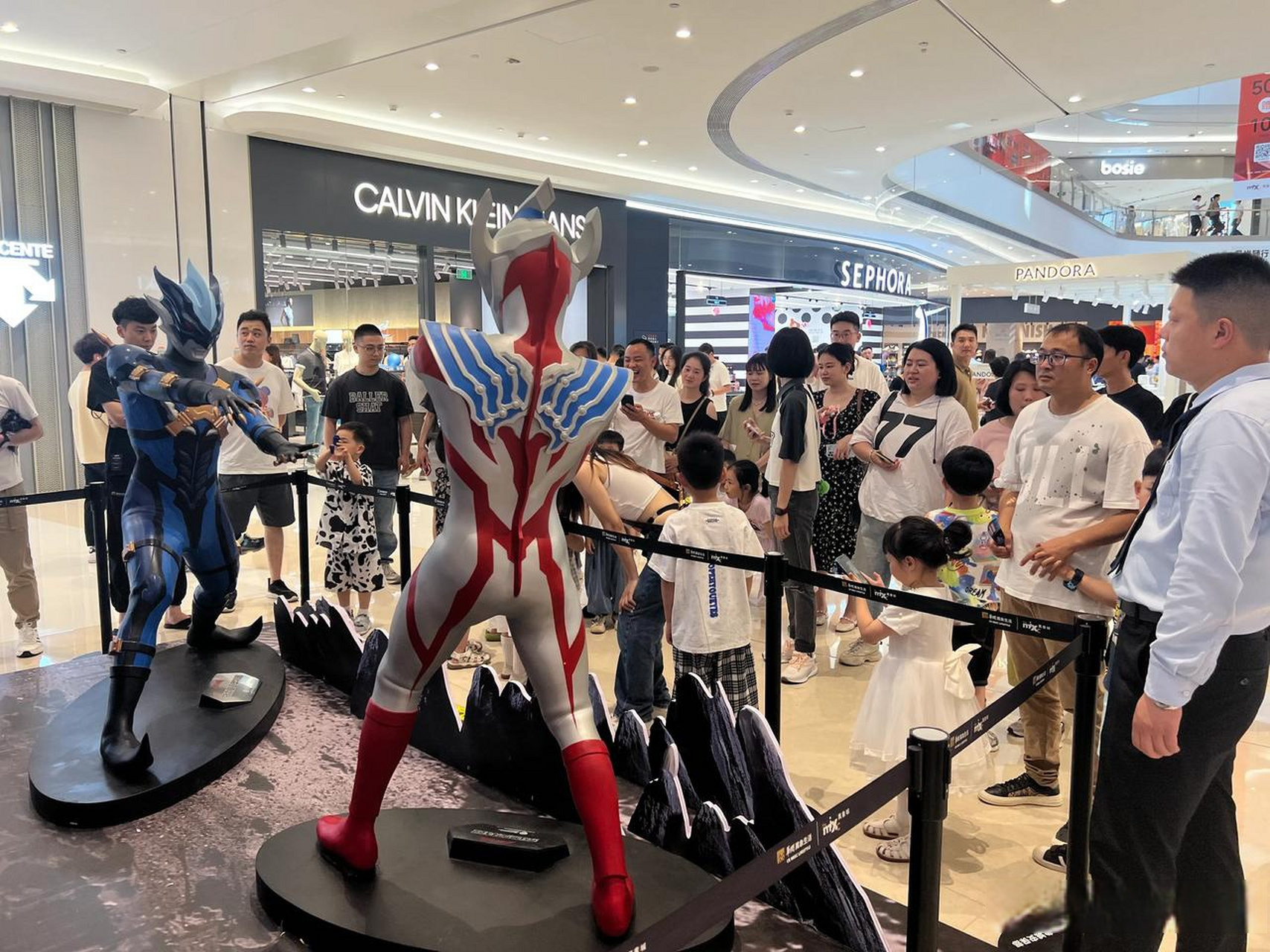 重要的事情说三遍,因为我知道你一定想看奥特曼展!