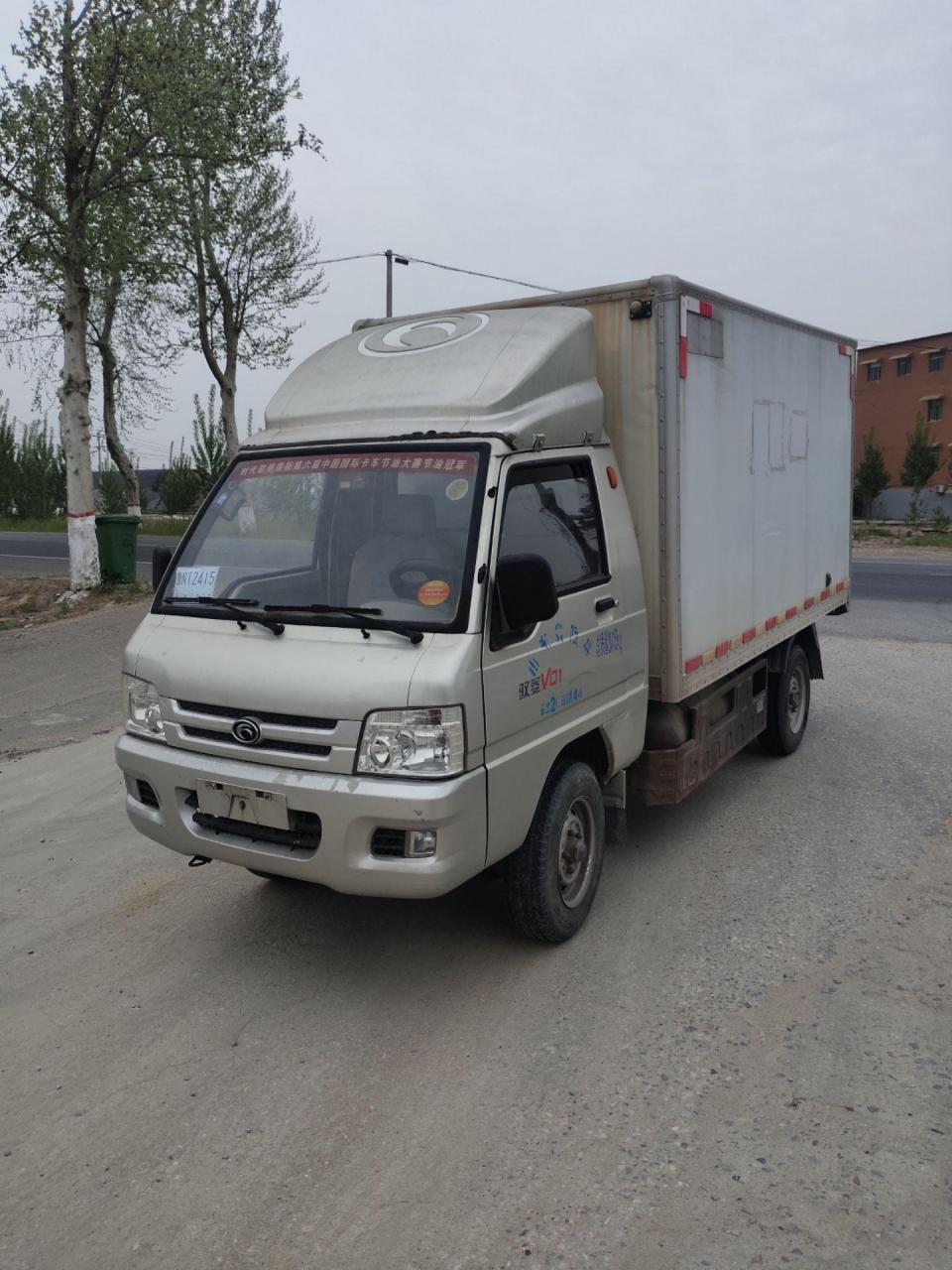 15年6月,福田驭菱双燃料箱货,箱长三米一,油气两用,原厂气罐老省油了