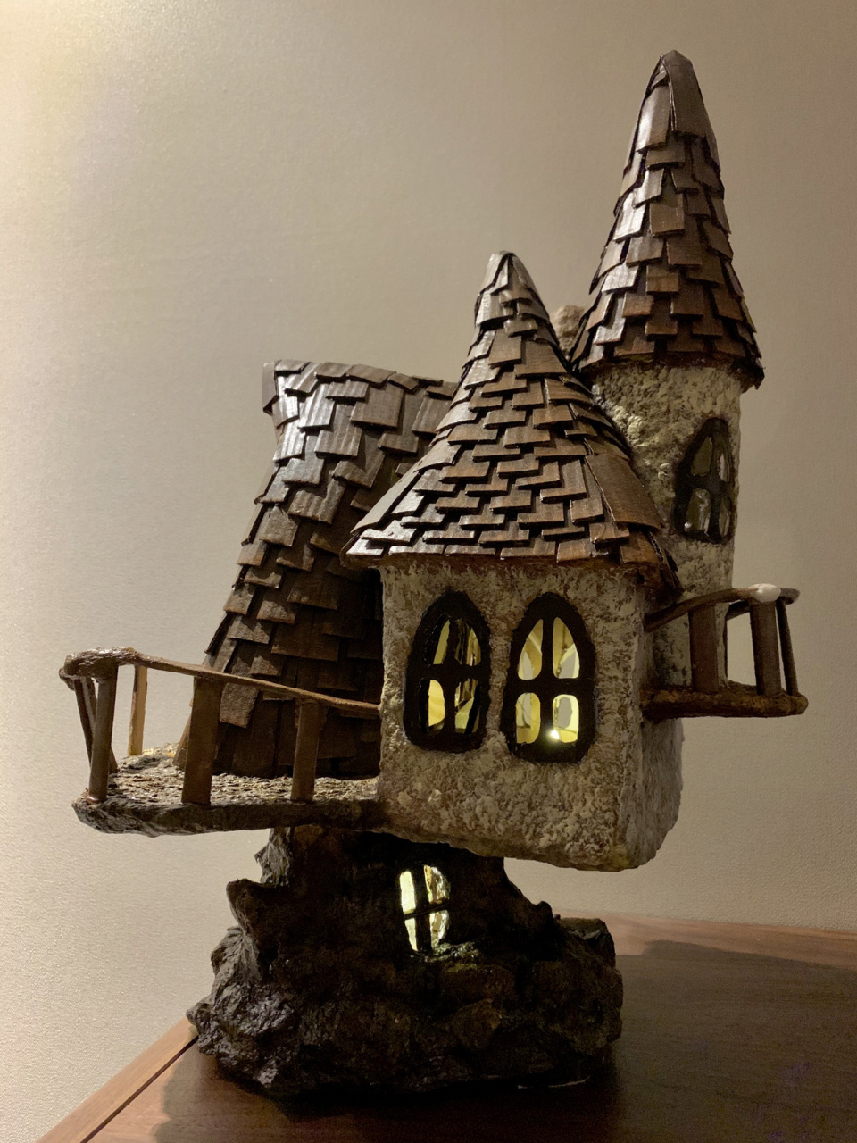 纸箱diy废物利用手工制作 精灵树屋 做做停停,用了一个多月终于做好了