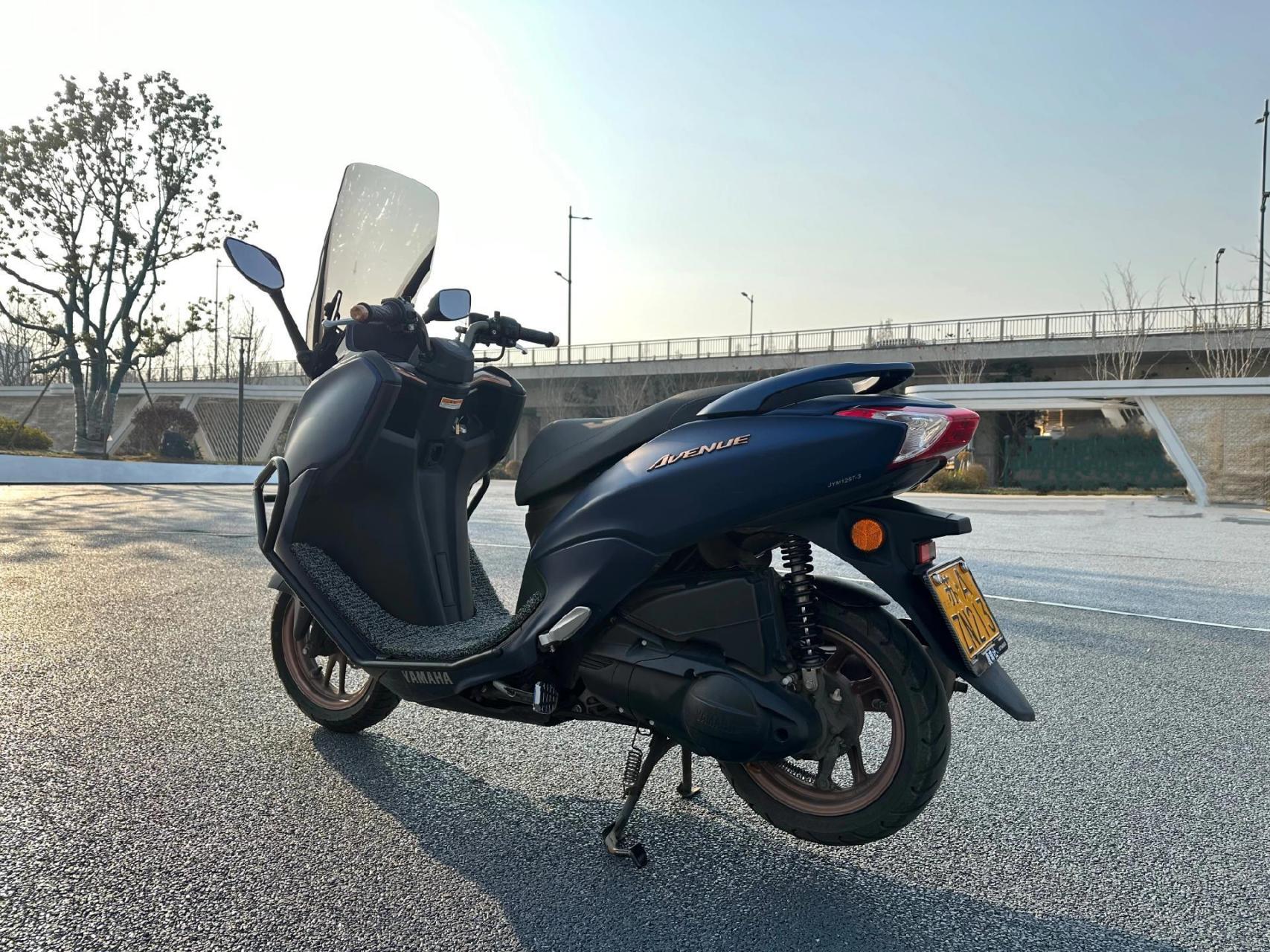 21年雅马哈巡鹰,1.1万公里.加装护杠,加高风挡,改前置后视镜等.