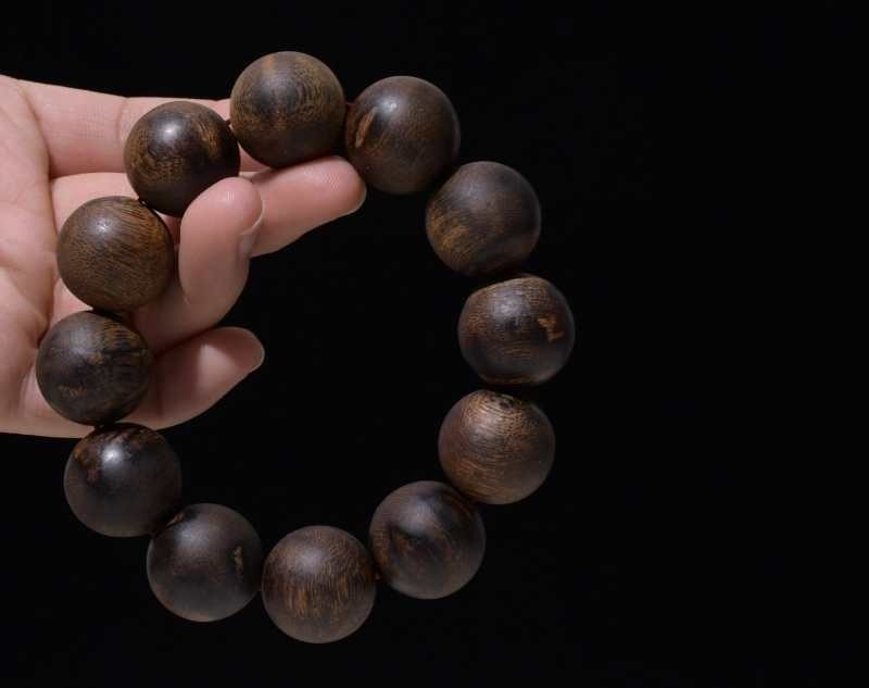 白奇楠和绿奇楠都属于奇楠中的上品,在沉香沉香中更是顶级的存在,而