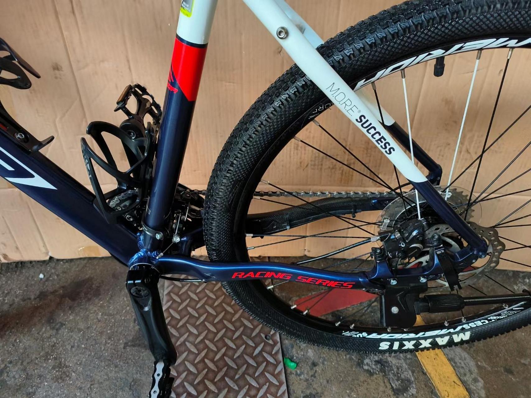 美利达战神730,前后双油碟30速,气庒前叉带线空锁死,车架19寸,成色很