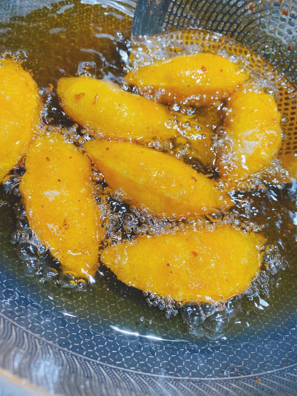 福清炸饺 馅料:花生,黑芝麻,白糖,小葱 皮:红番薯,糯米粉,77一点点