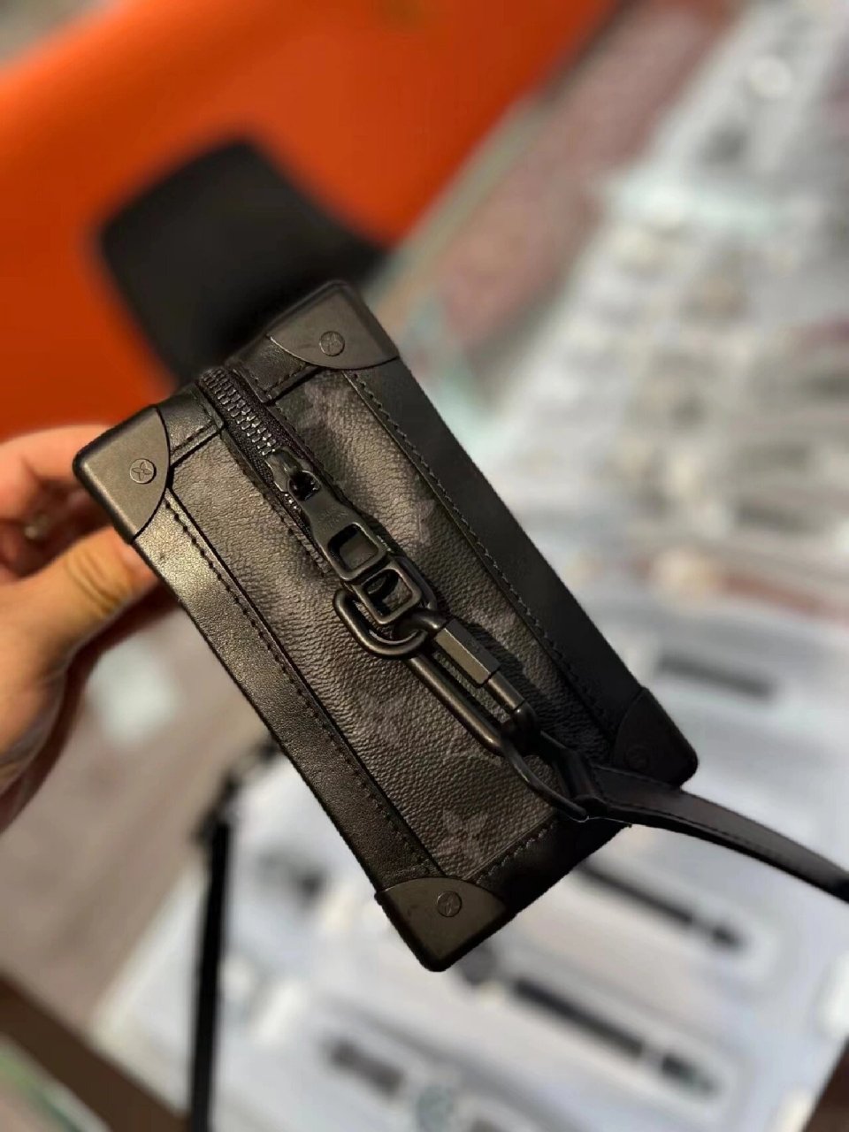 男士包包 lv路易威登soft trunk黑花秀款中号软盒子包m44730 尺寸25*