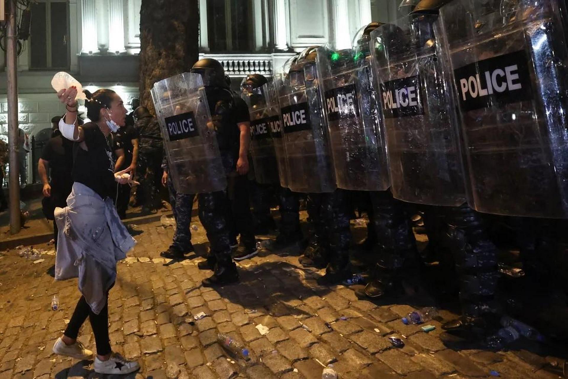 不是格鲁吉亚人爱闹,而是格鲁吉亚政府太扯.