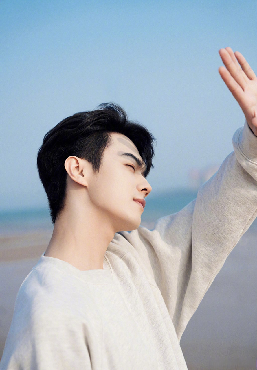 满怀期待和热爱永远是对生活最好的交代~ 早安[太阳]@许凯soso