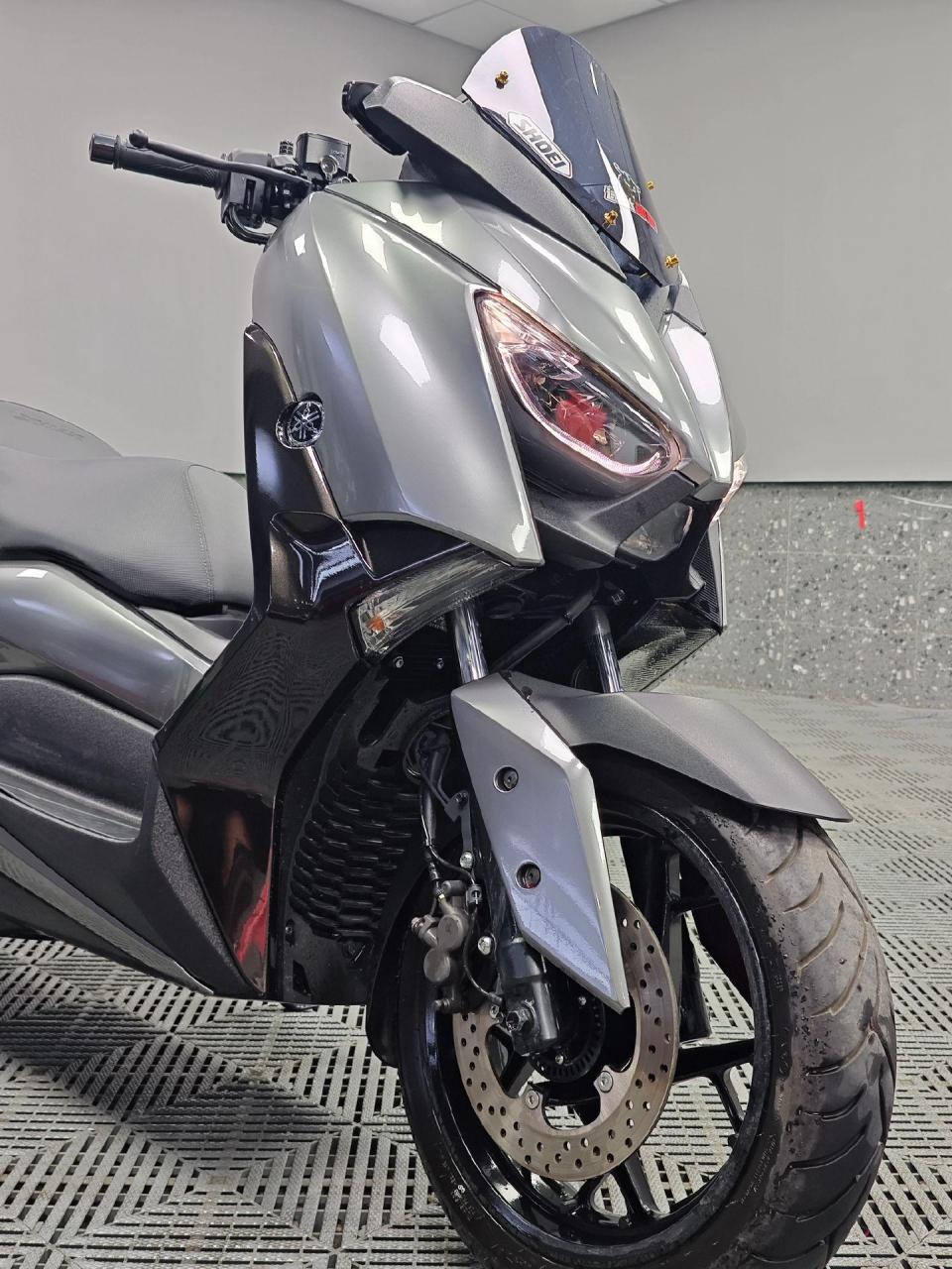 雅马哈xmax300红改银帅不帅.改装 贴膜车衣 改色需要主页滴滴