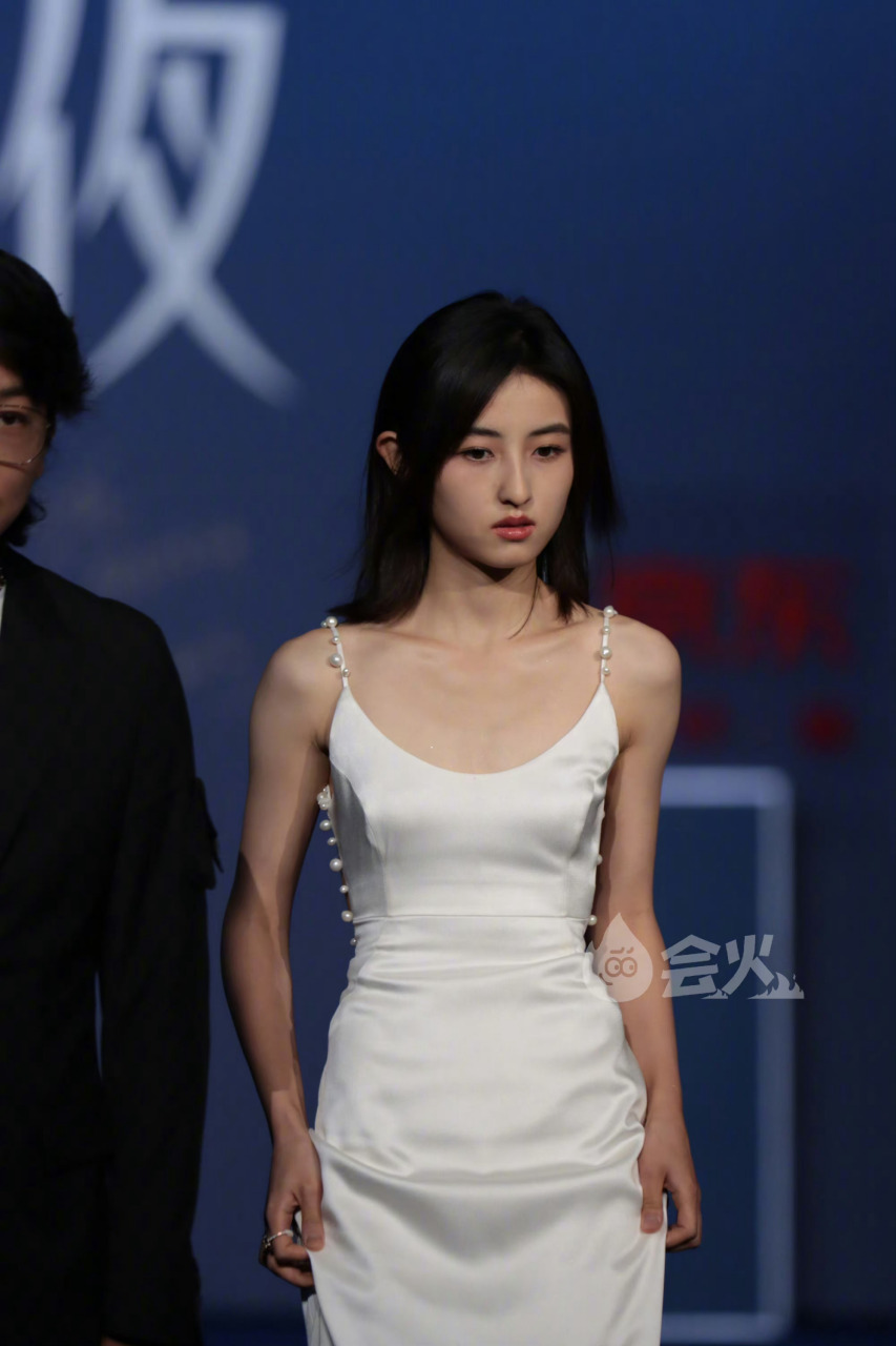 看看我们新晋华表影后张子枫活动生图90