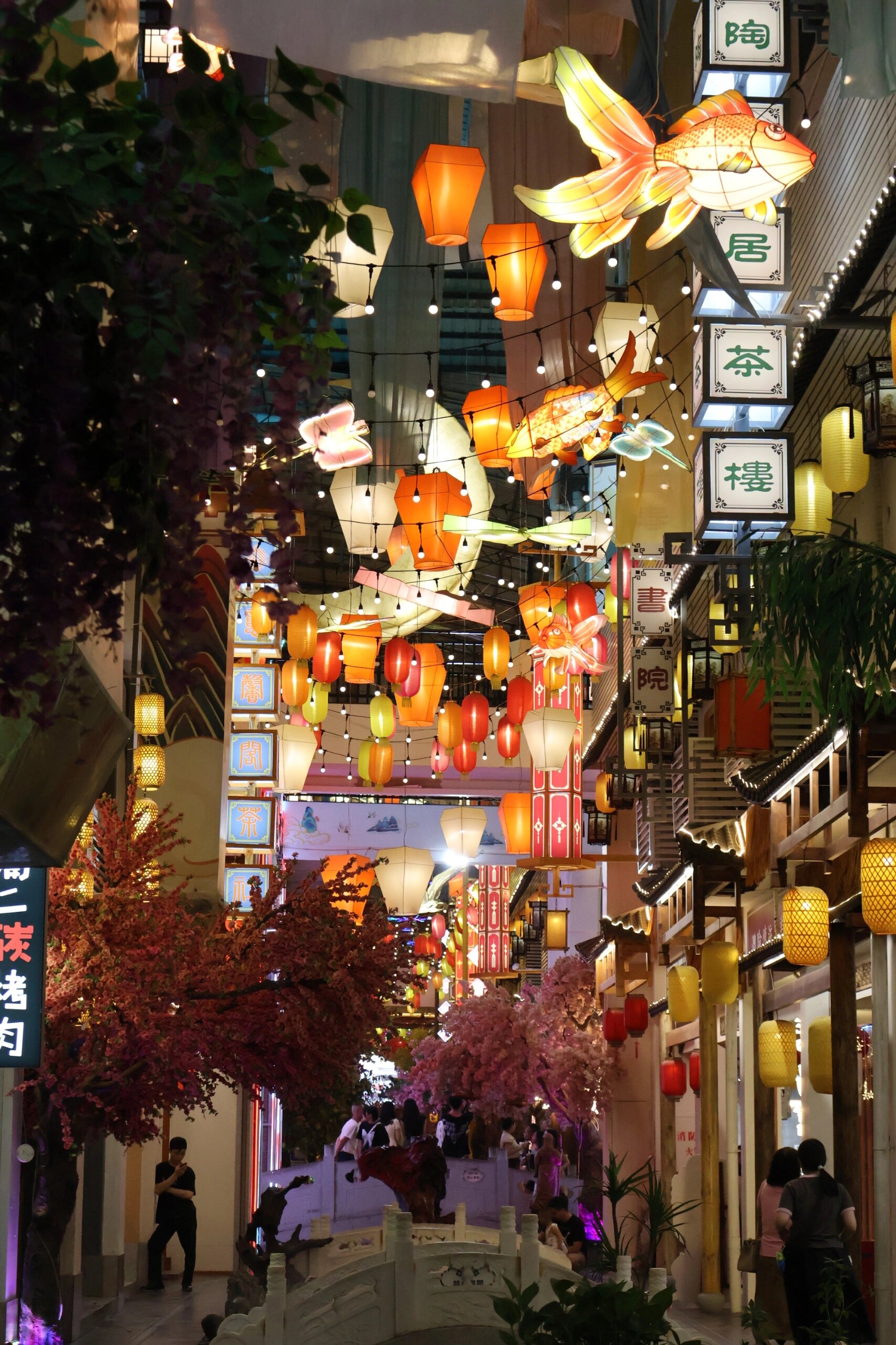 广州61岭南购物城 99番禺区洛浦街迎宾路段19号 95在厦滘地铁站