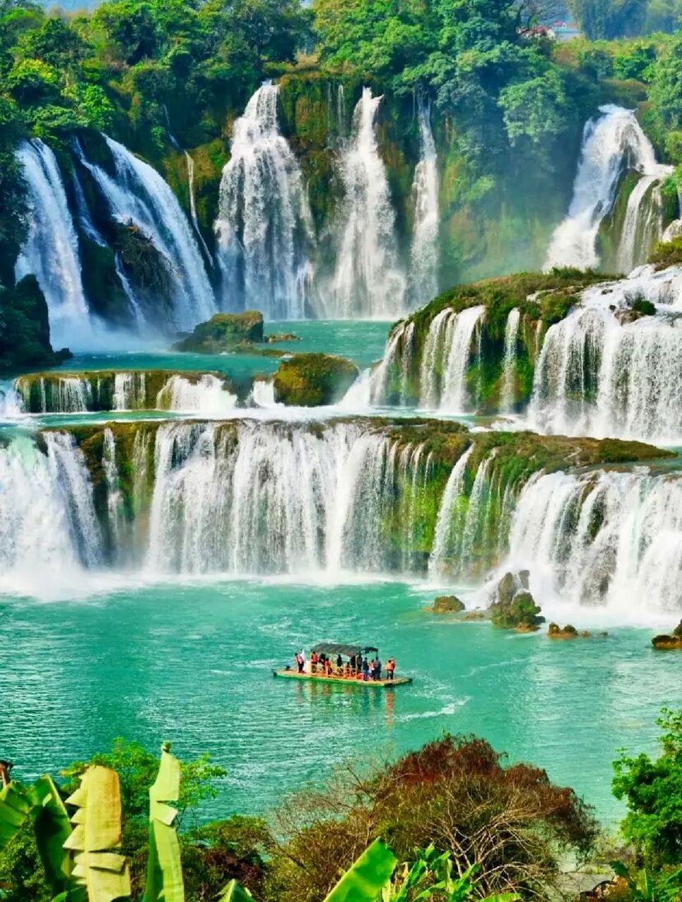 广西崇左,中越边境的边陲小镇,堪称小东南亚 广西崇左是一个充满诗情