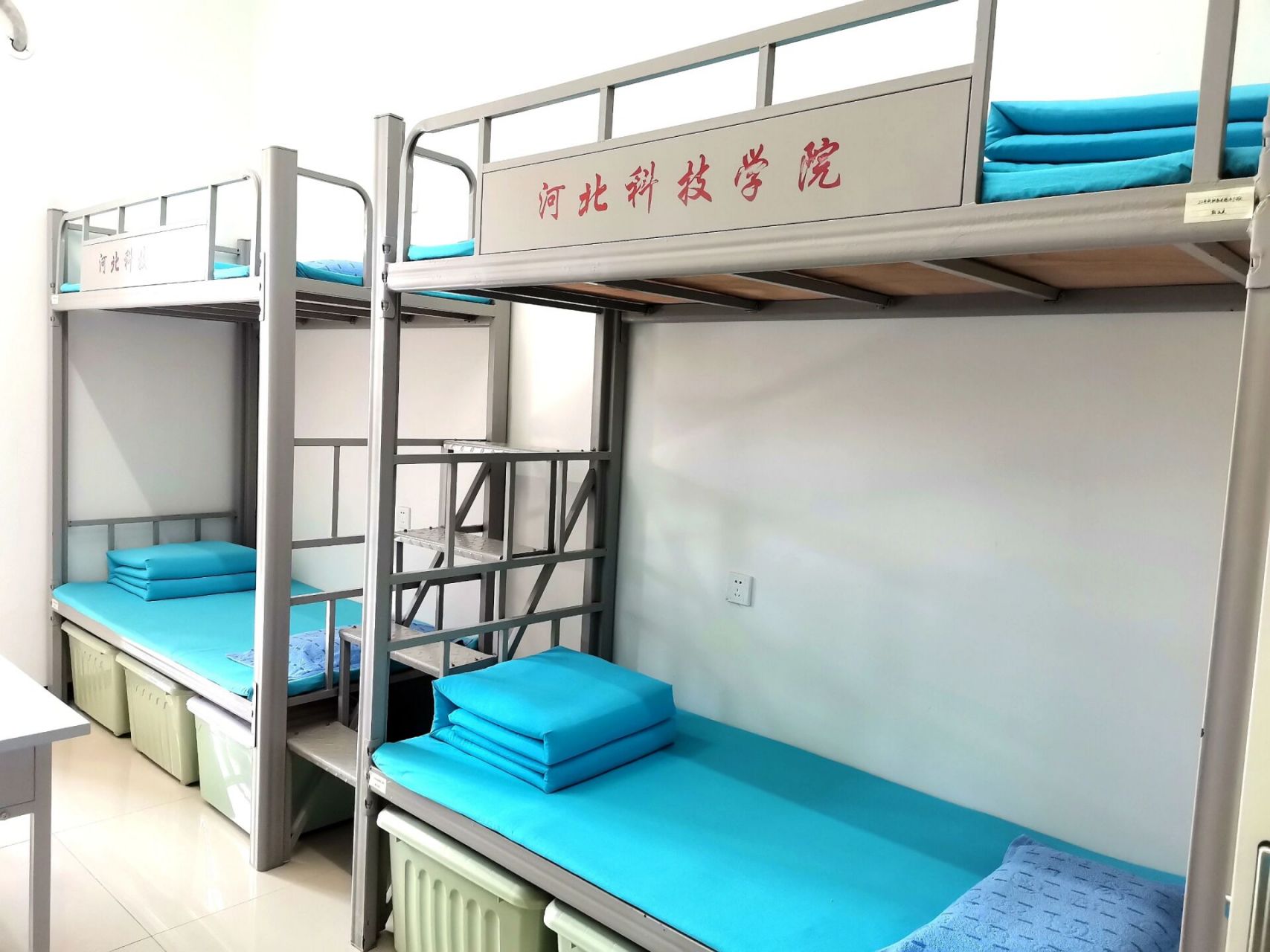 河北科技学院—宿舍篇 八人间   独立卫浴   有阳台  有空调  冬天有