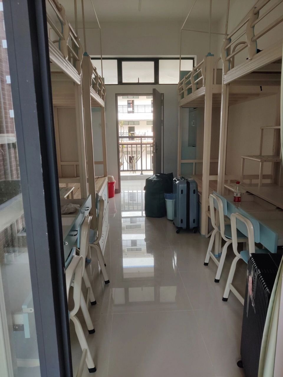 广州铁路职业技术学院   给大家看看我们学校宿舍