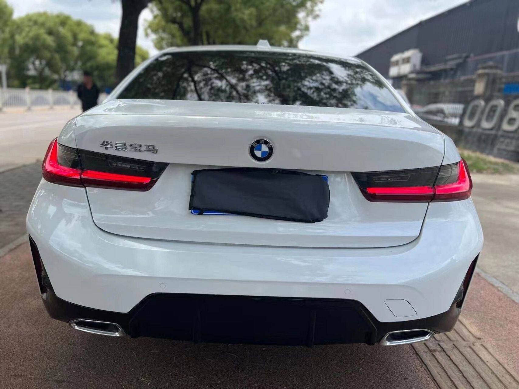 8万  2023年差几天最新款宝马325li 仅需29.8万 两千公里