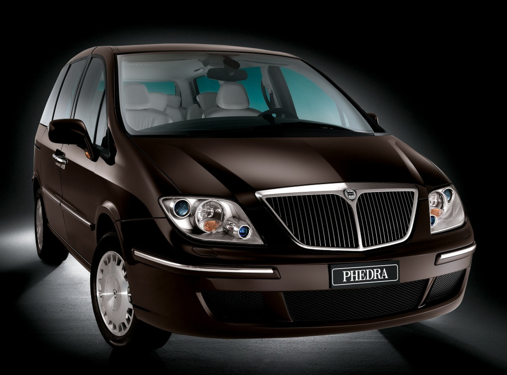 意呆利精品mpv蓝旗亚phedra,你可以说它不可靠,但不许说它不好看