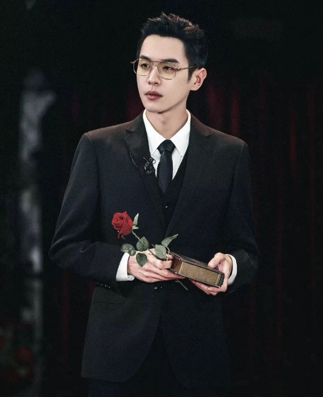 张若昀 有人会问  张若昀的长相也不是顶尖的啊  为什么会在三十岁