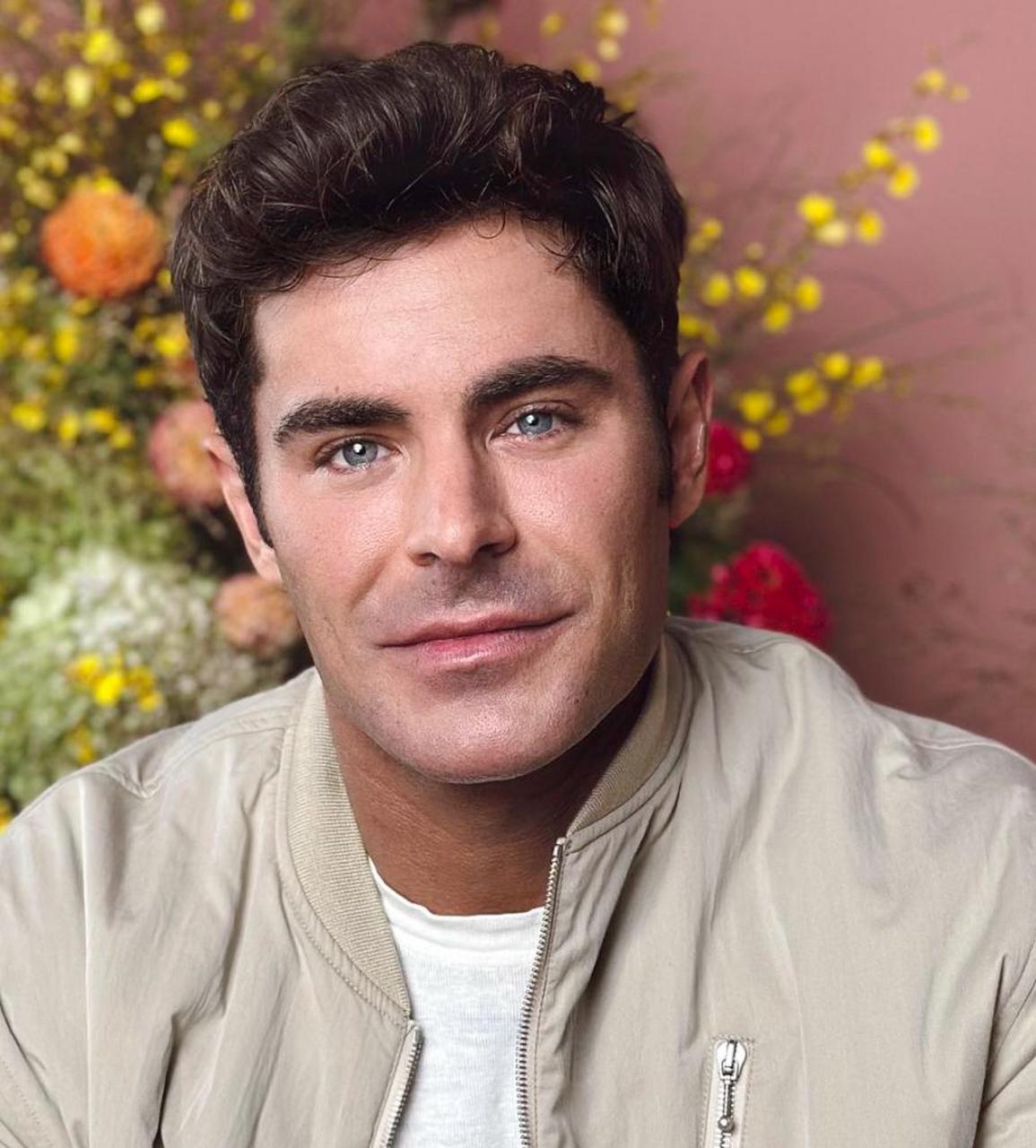 以《歌舞青春》系列而成名的男演员 zac efron(扎克·埃夫隆)今年34岁