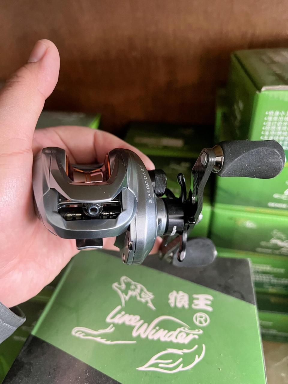 狼王碳立方三代水滴轮,碳纤维主体,自重只在一百七八十克,10个不锈钢