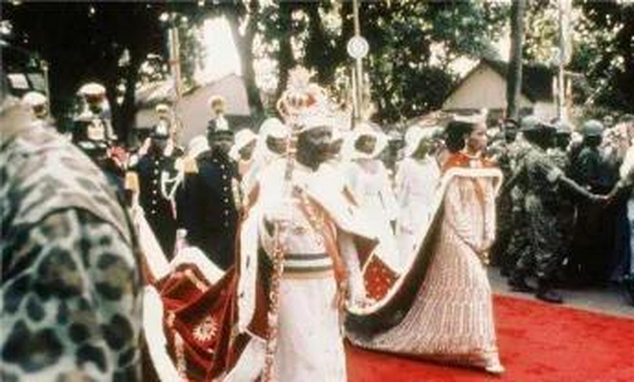 1968年,18岁中国女孩林碧春怀揣"皇后梦"远嫁非洲豪门,两年后,她却撇