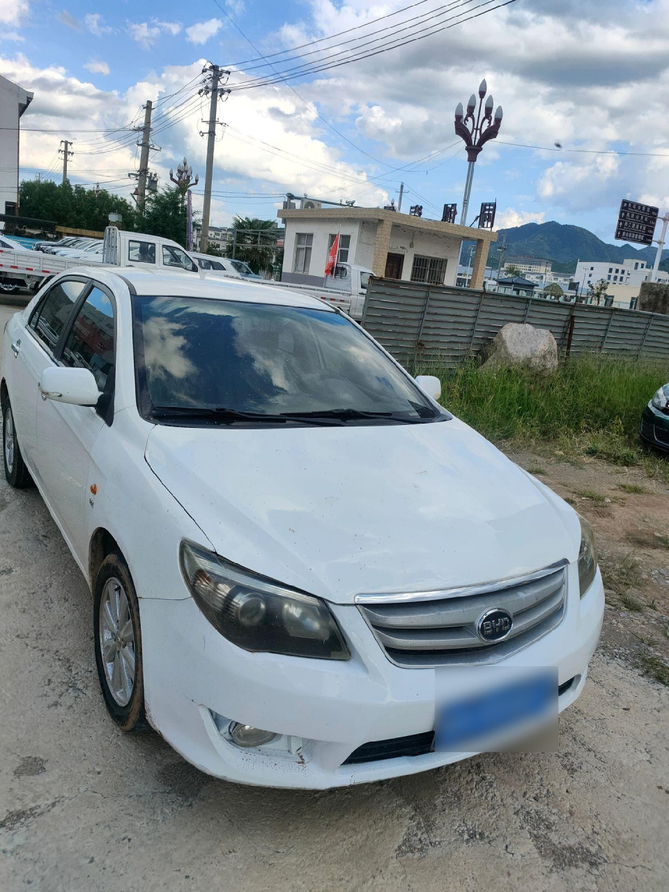 13年比亚迪l3,手续齐全车况完美