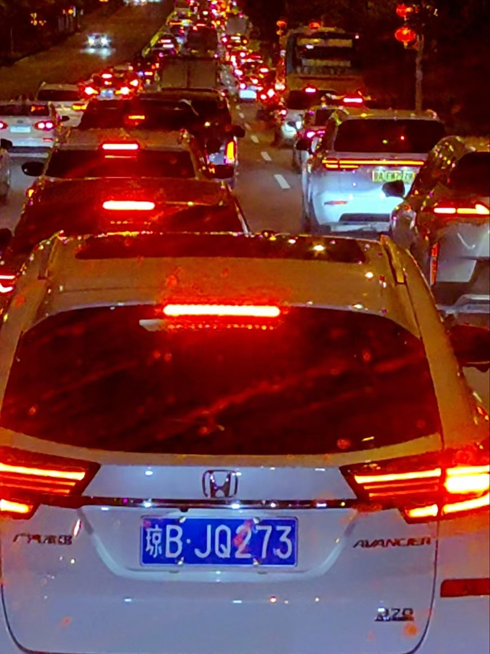 三亚天天晚上一片红0101 春运 三亚 自驾车 堵车_  #三亚