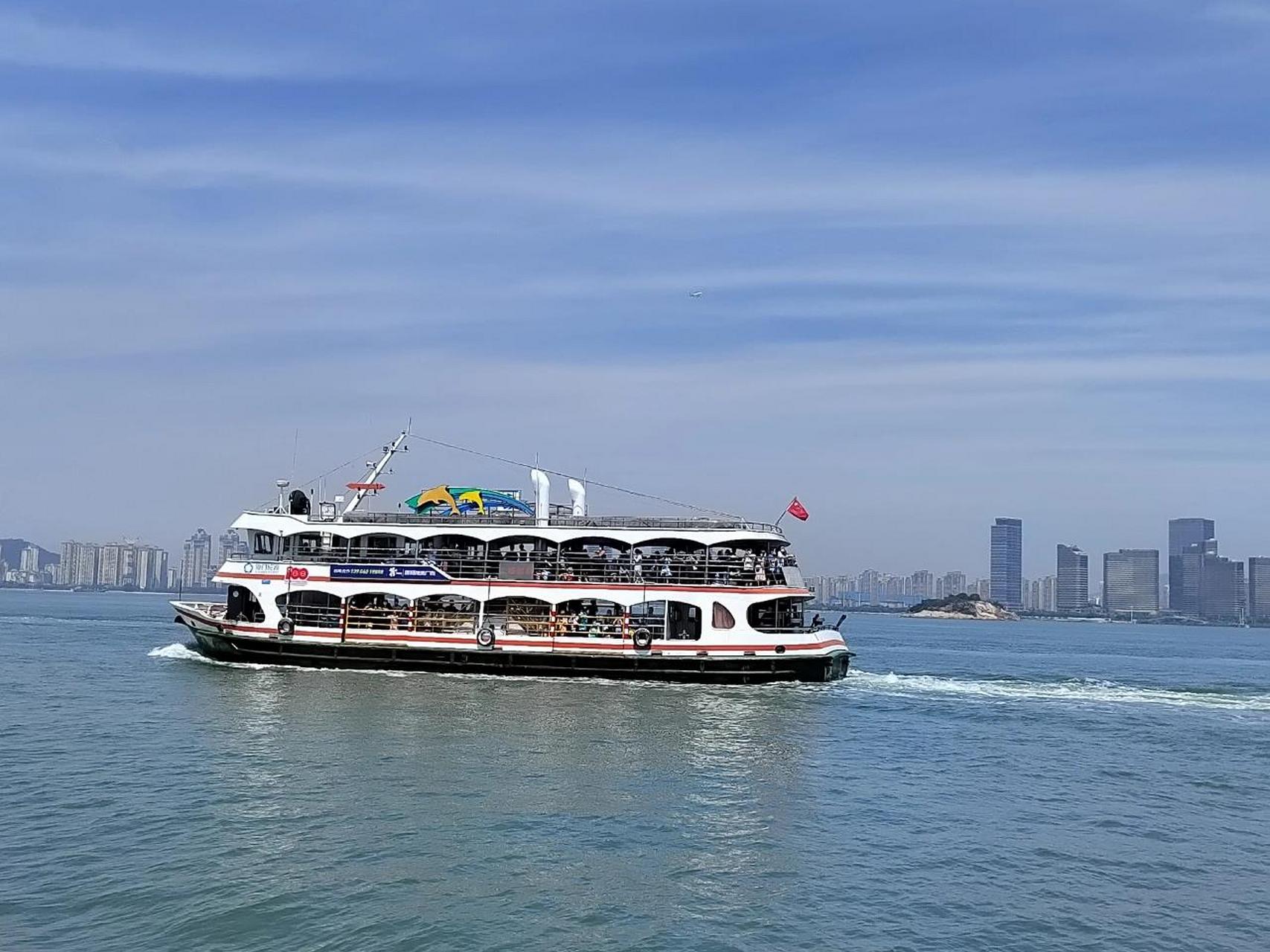 厦门鼓浪屿豪华船和普通船的区别 普通船没有空调座位少,容易晒到太阳