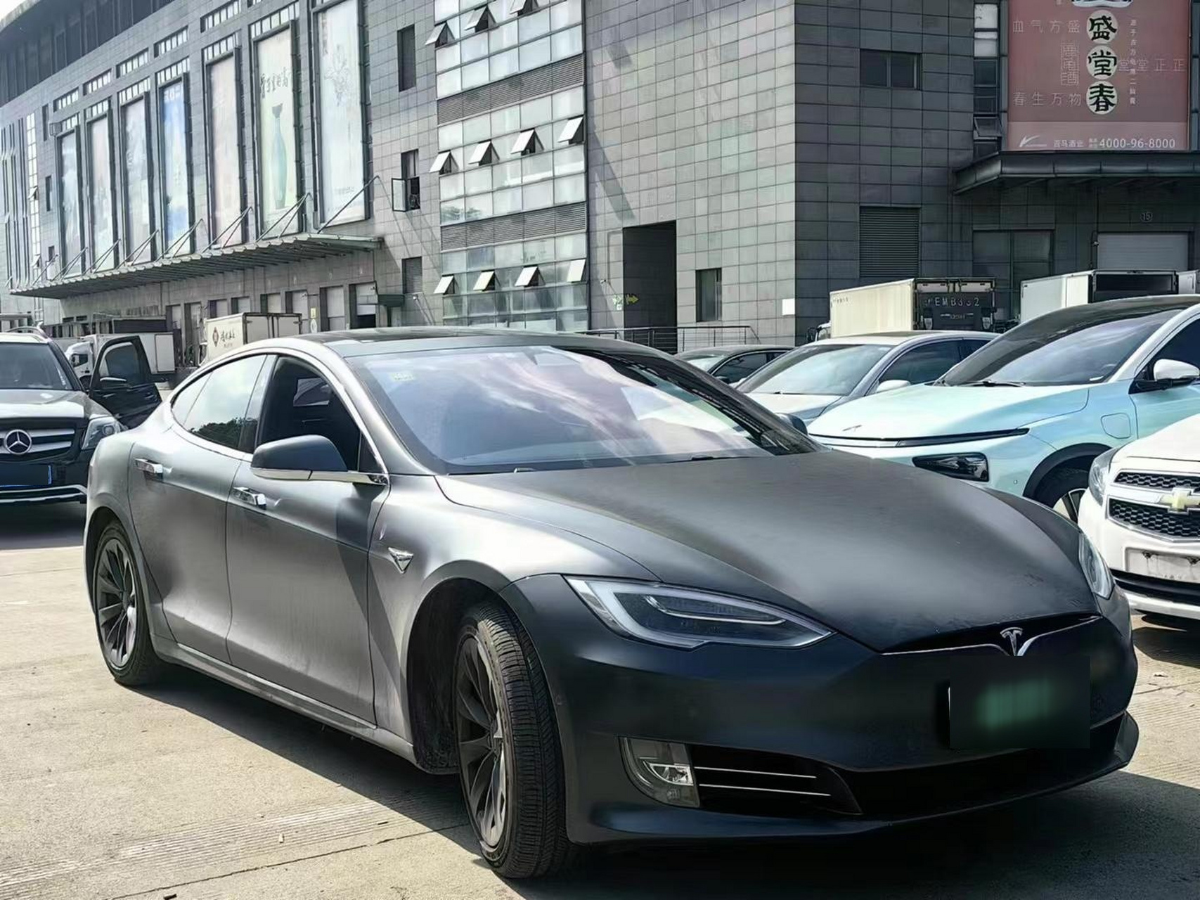 17年10月特斯拉毛豆s,续航570km,实表9万公里 当年落地108万,原版3个