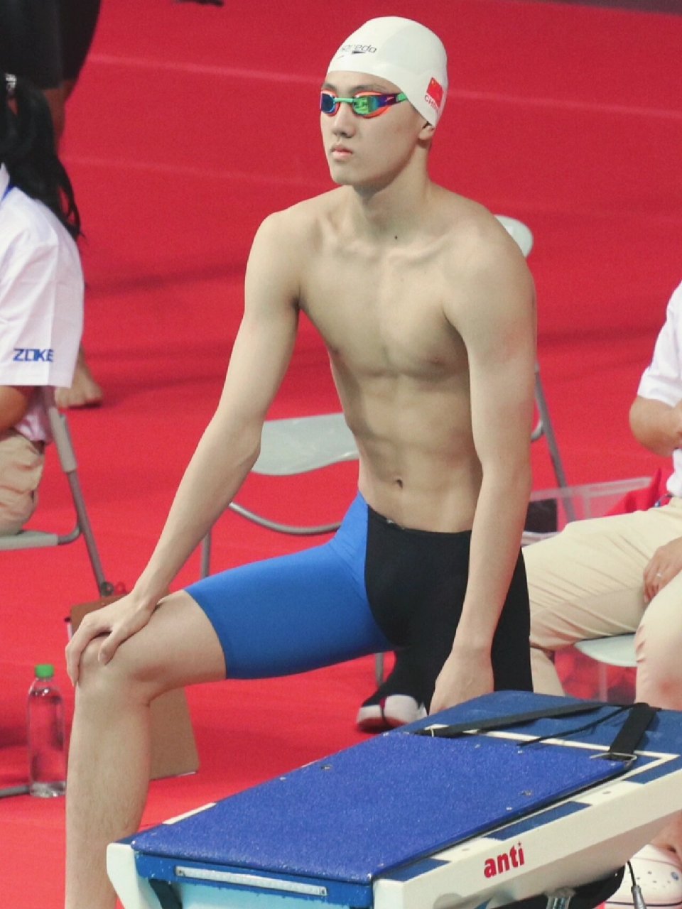 男生写真分享 游泳体育生16615些吴俊杰腹肌 吴俊杰599的腹肌真的