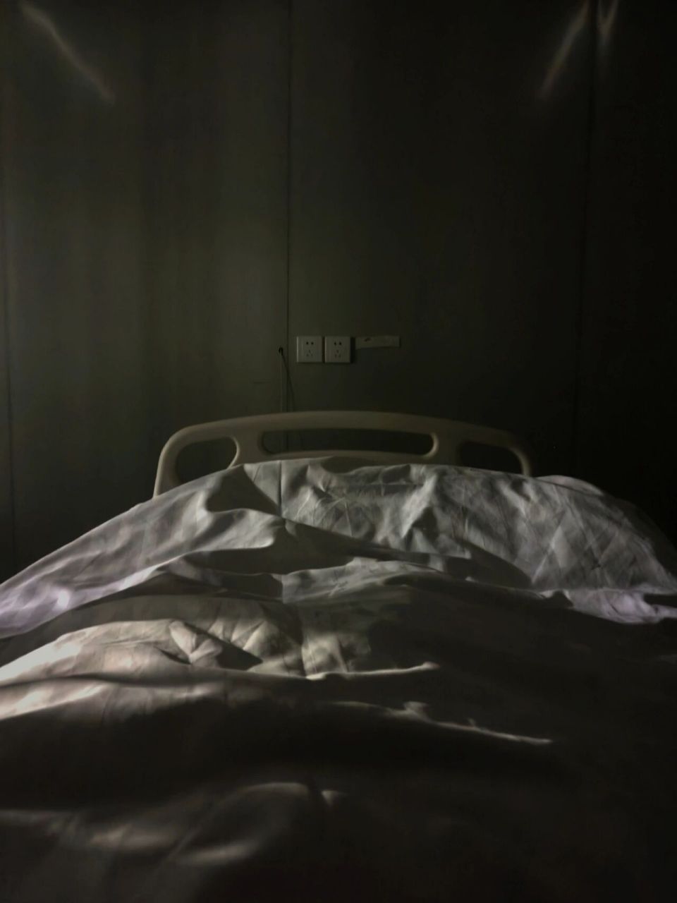晚上医院照片 病床图片
