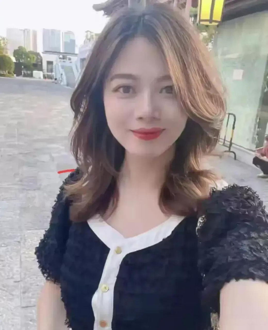 六月一号全网最红的网红广西柳州美女[加分喷雾][吃瓜群众][吃瓜群众]