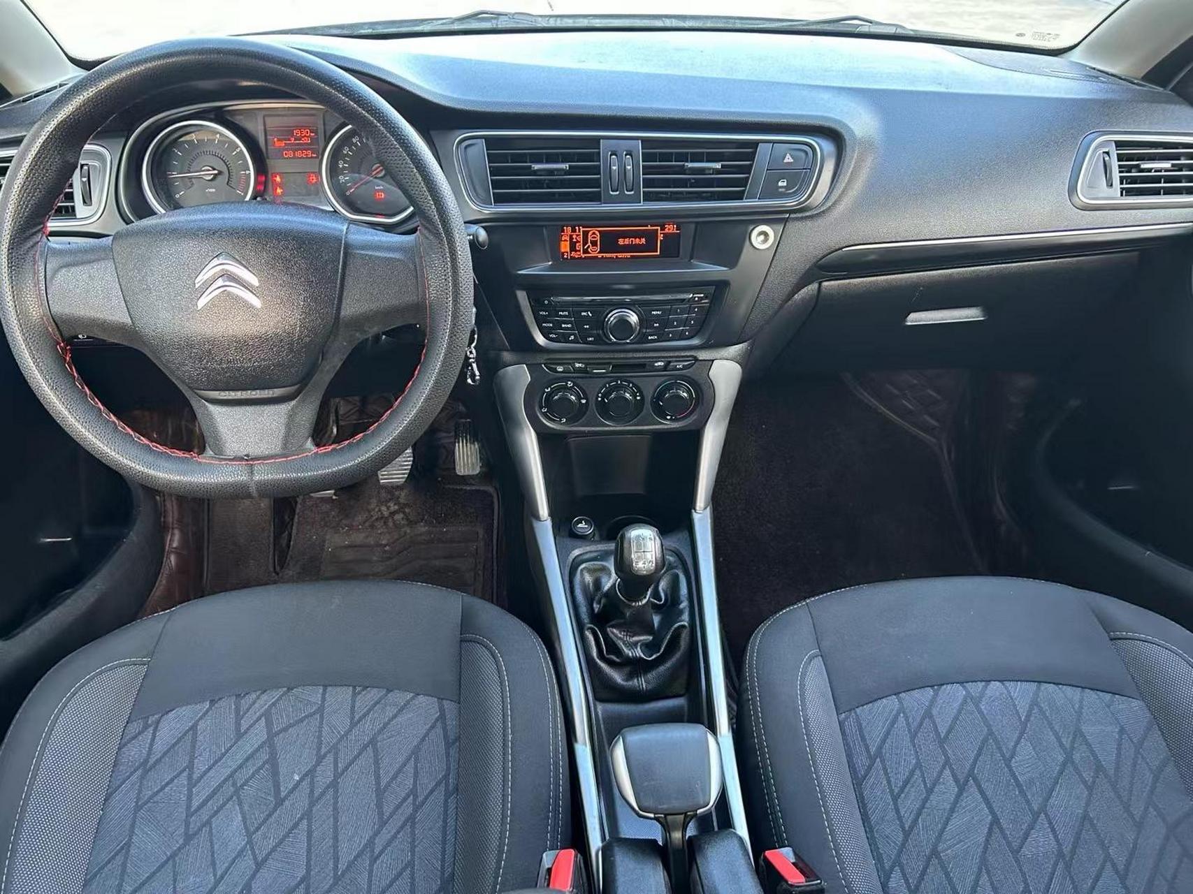 2015年12月上牌的东风雪铁龙c3xr,1.6排量手动挡本地一手私家车行驶8.