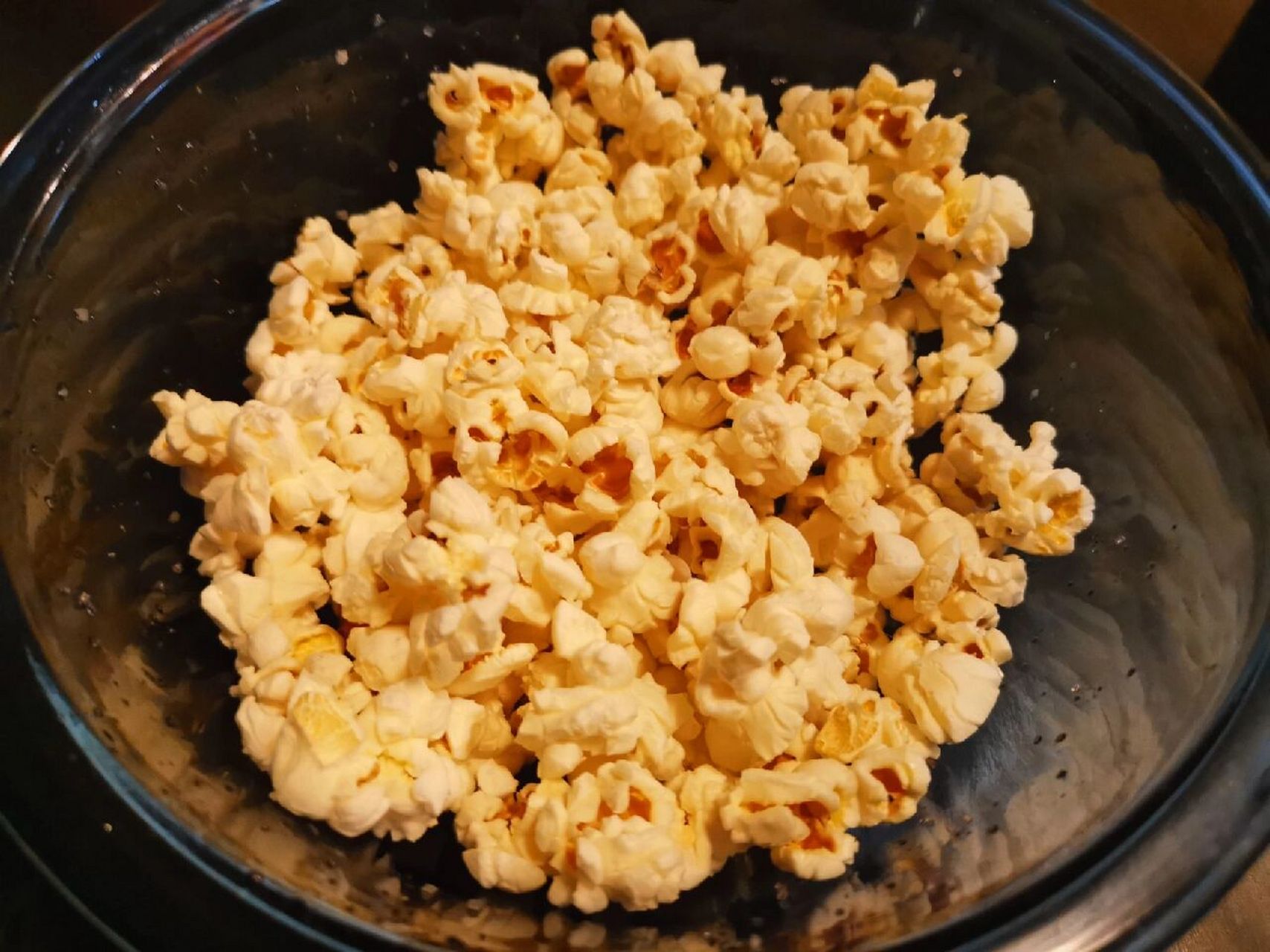 分享一个微波炉自制爆米花的方法 一直想吃甜口的爆米花,可惜北美超市