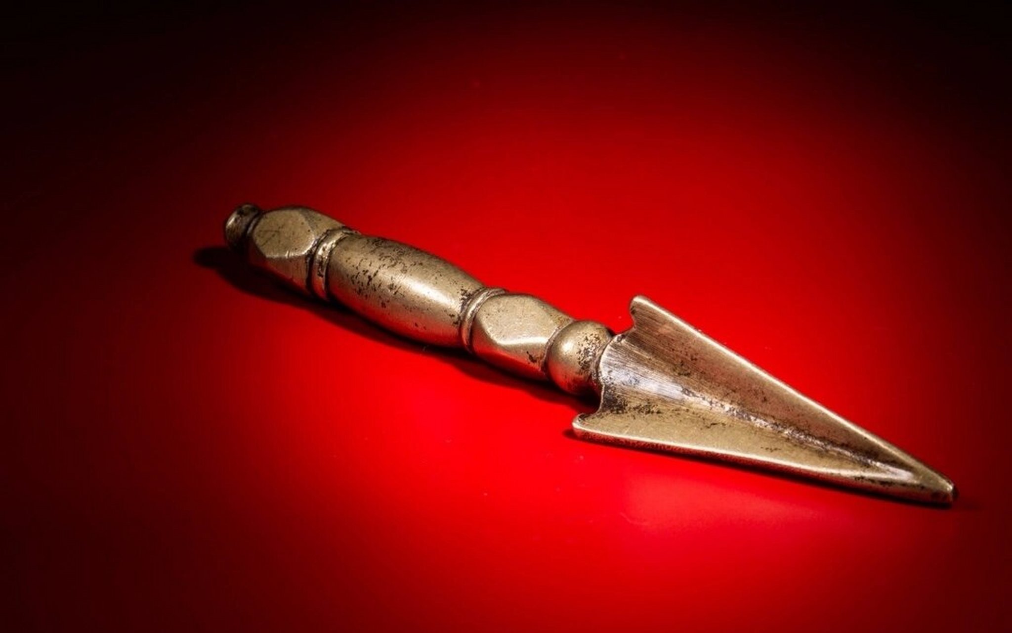 这把金刚橛工艺精细,包浆浑厚古朴,用料考究,级别甚高,非常值