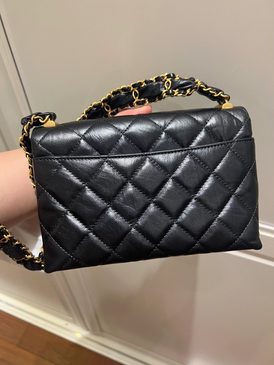 chanel香奈儿23k 牛皮宽肩带黑金单肩包 非常满意的一个牛皮小包