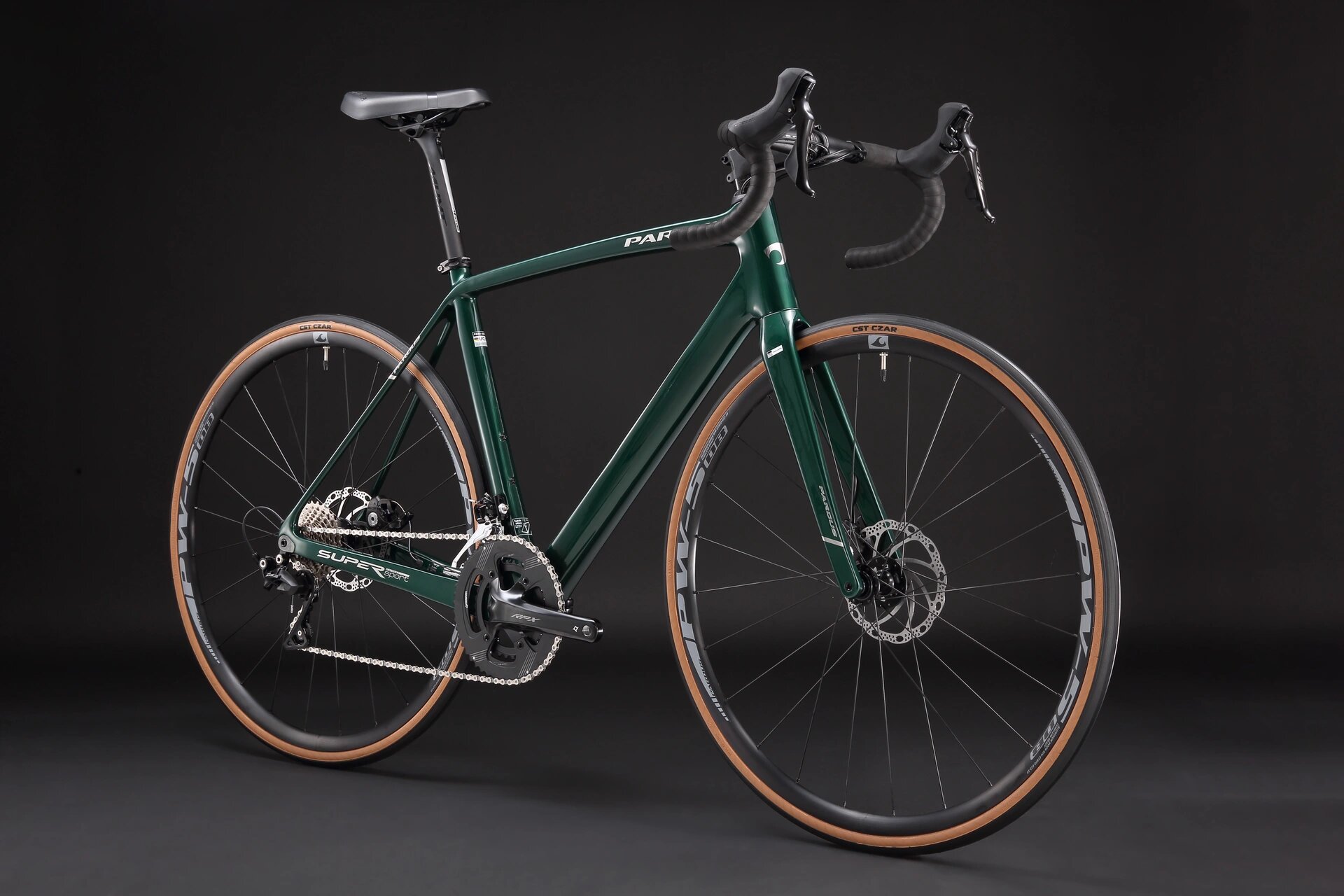 sport 公路车 super sport是瑞豹耐力车型的基础产品,舒适的车架几何