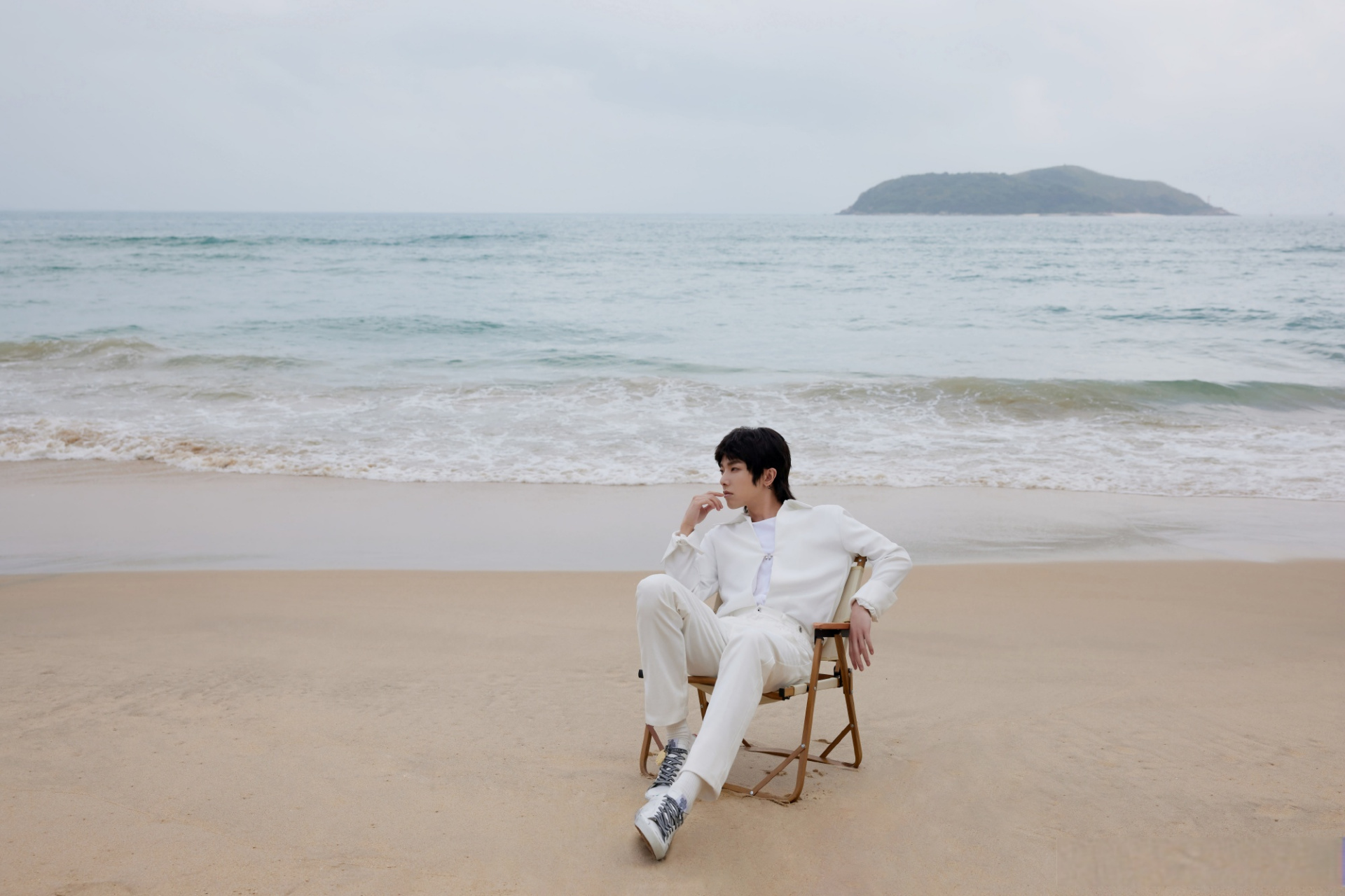 华晨宇海边大片有!好帅啊!