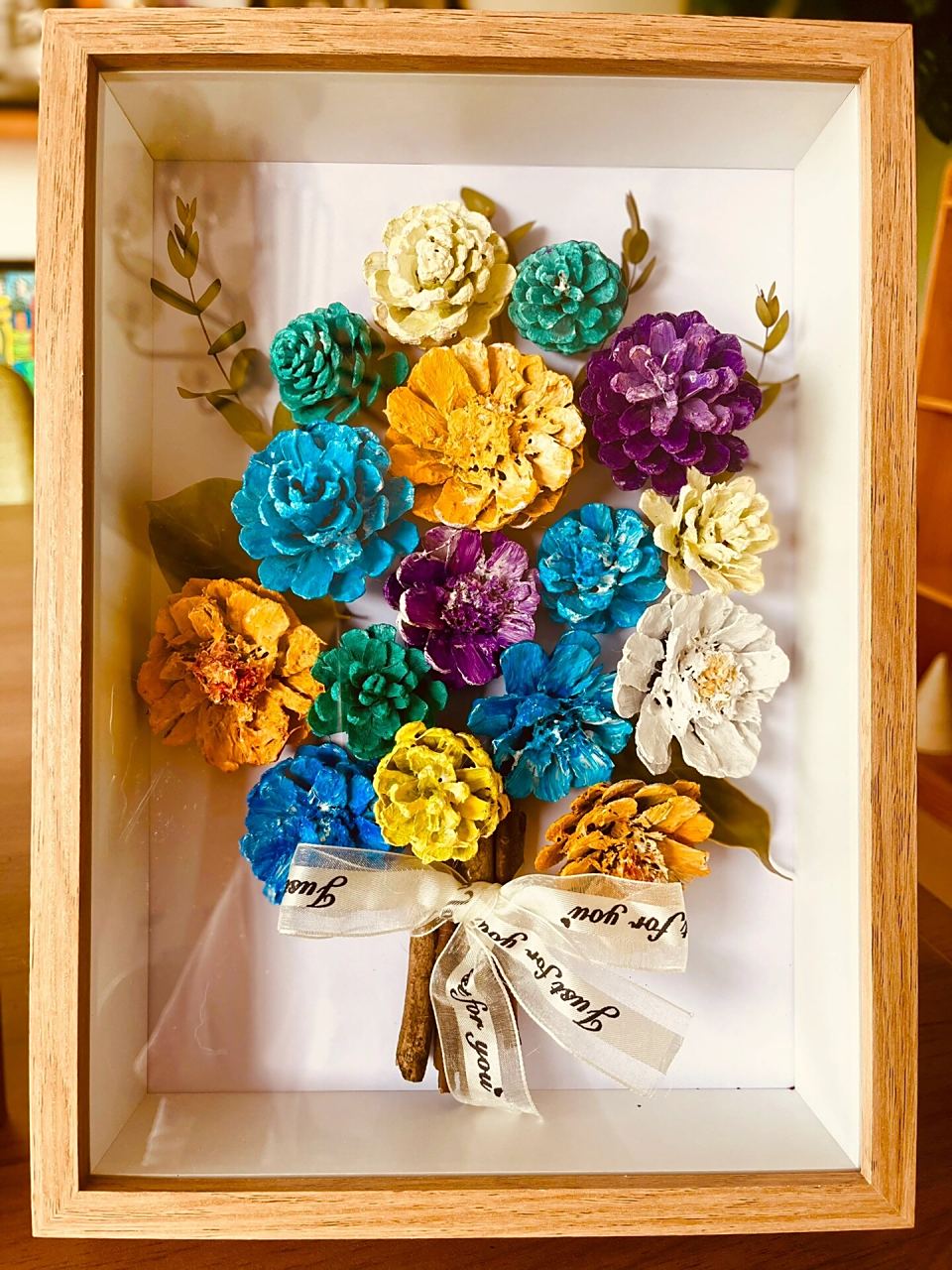 松塔花相框9815      花了一下午的时间动手完成的松塔花相框摆件