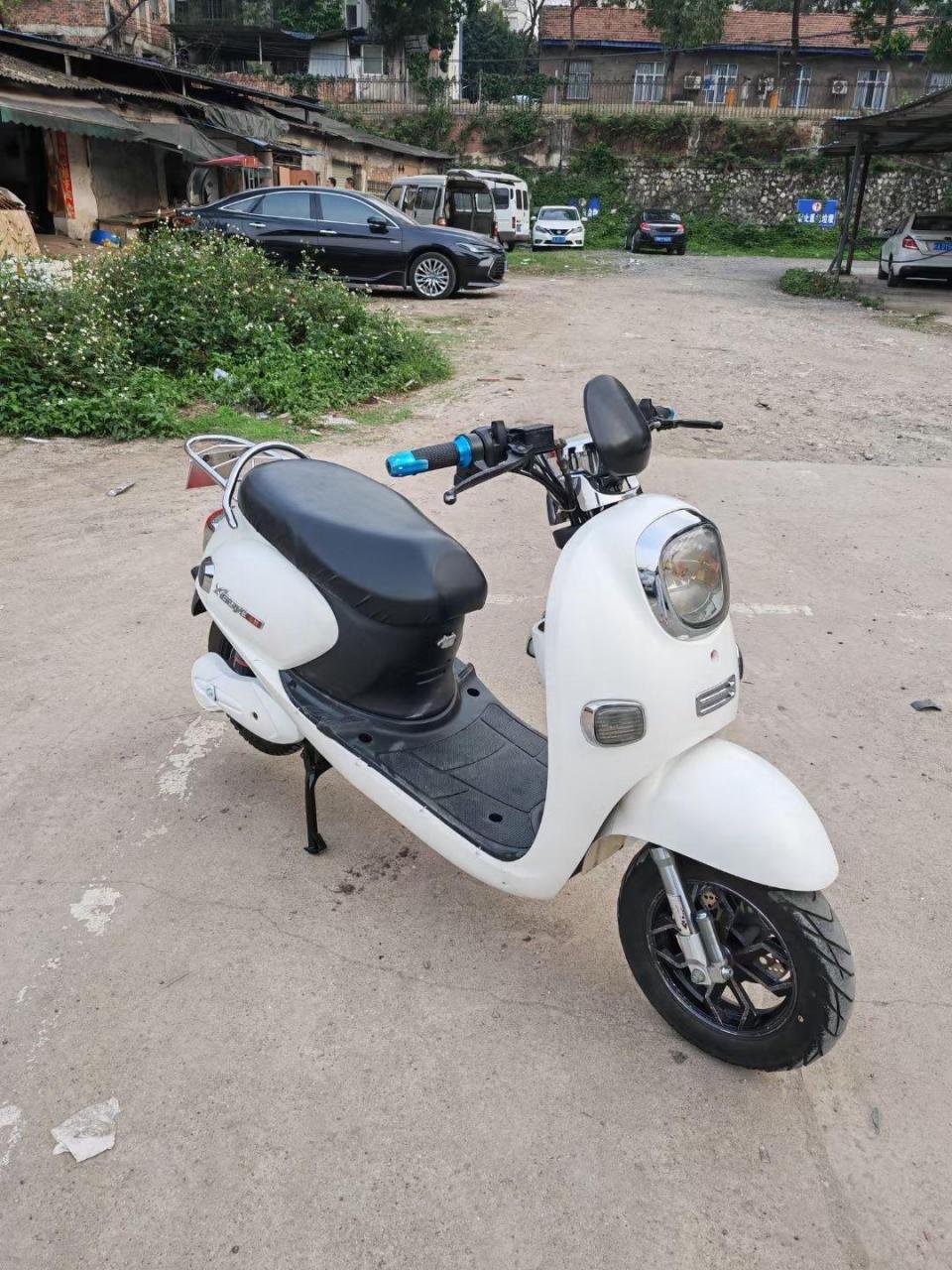 小野电动车,60伏,小绿牌,手续齐全,车容新保养好,有意者私聊!