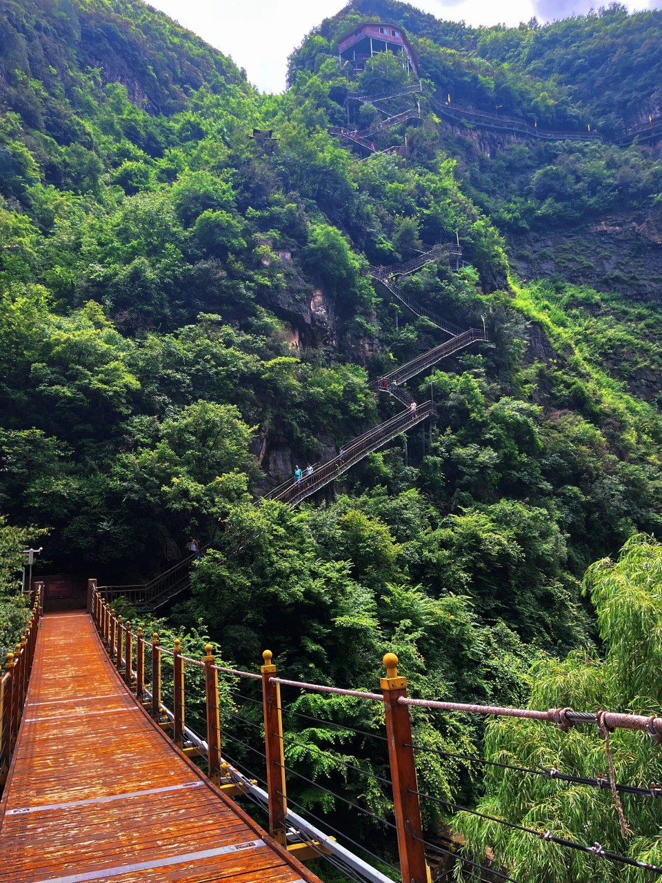 旅游景点 西安出发—柞水—终南山寨 第一站柞水溶洞: 西安自驾2h小时