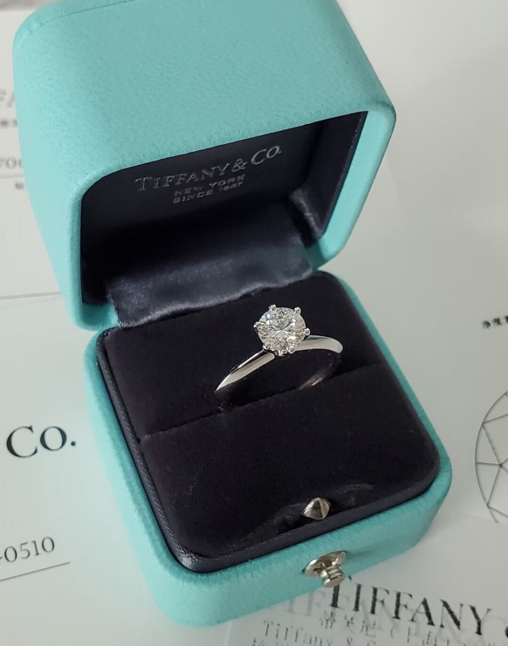 是谁问的蒂芙尼钻戒呀,1克拉6万多 tiffany钻戒, 1.