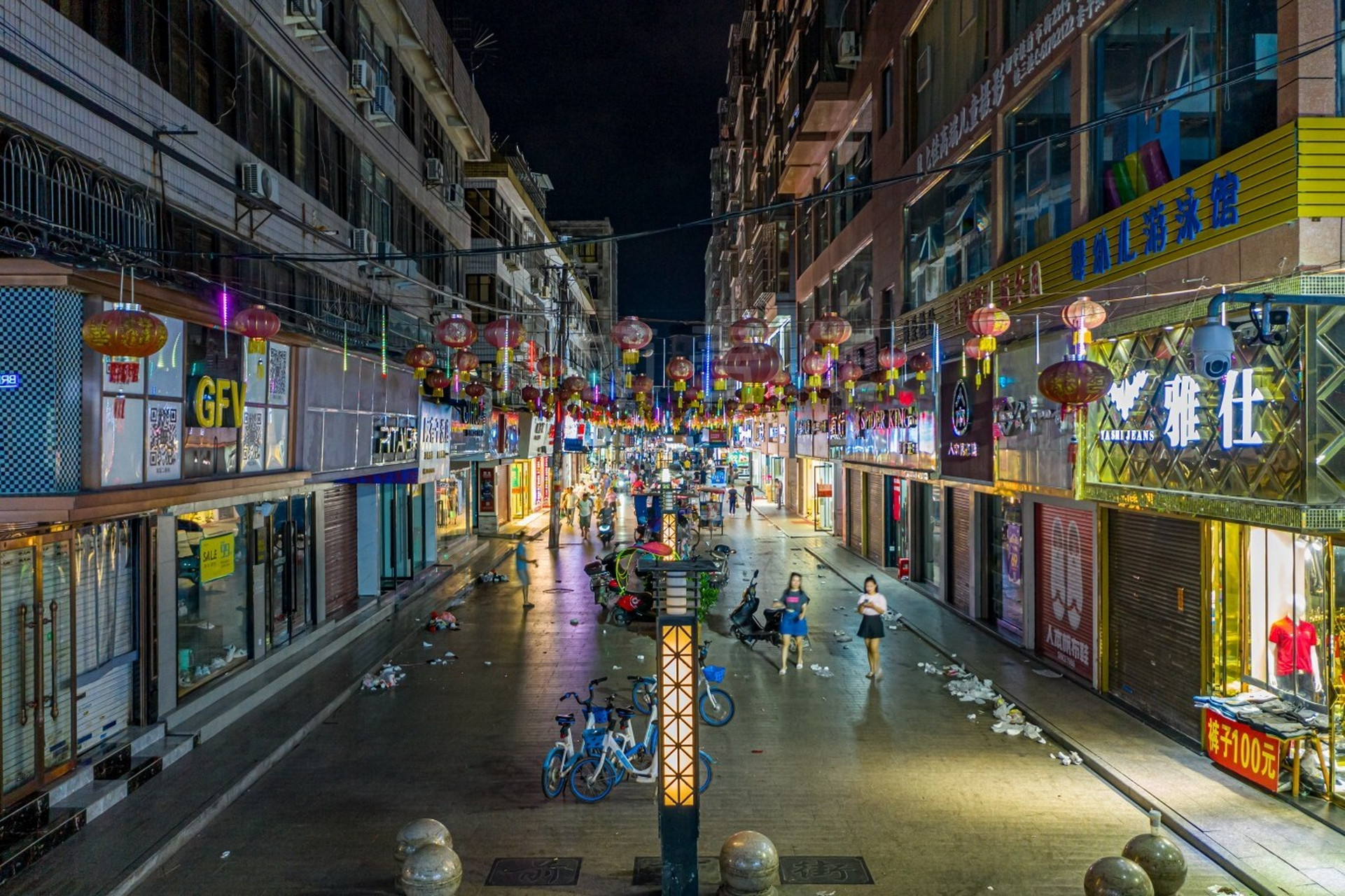 口西50米, 这边距离老车站感觉也不算很远, 柳市女人街对于很多人来讲