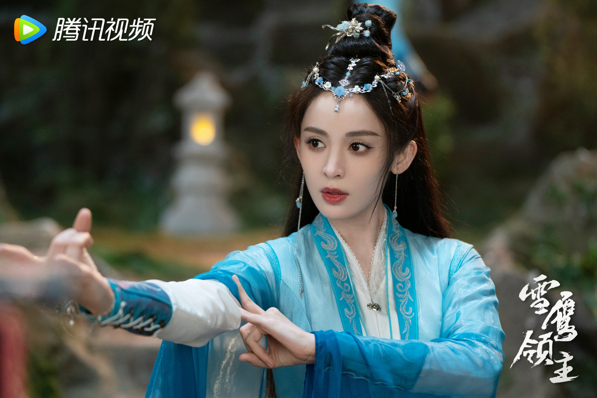 电视剧雪鹰领主# 校服剧照掉落~超凡入世闯荡,征程万里.