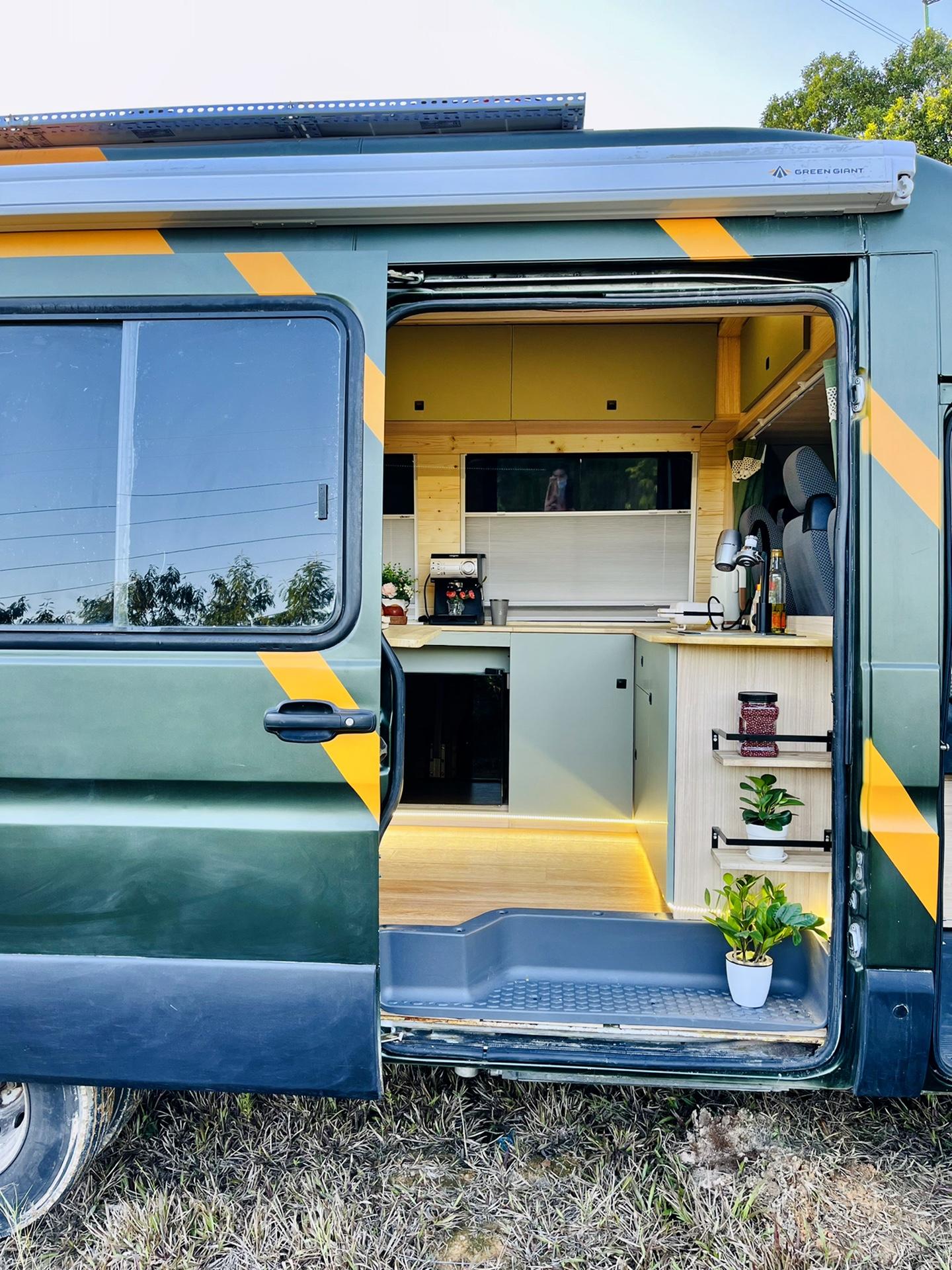 房车改装案例四:依维柯宝迪 长轴高顶,改装完成啦几万元帮客户实现