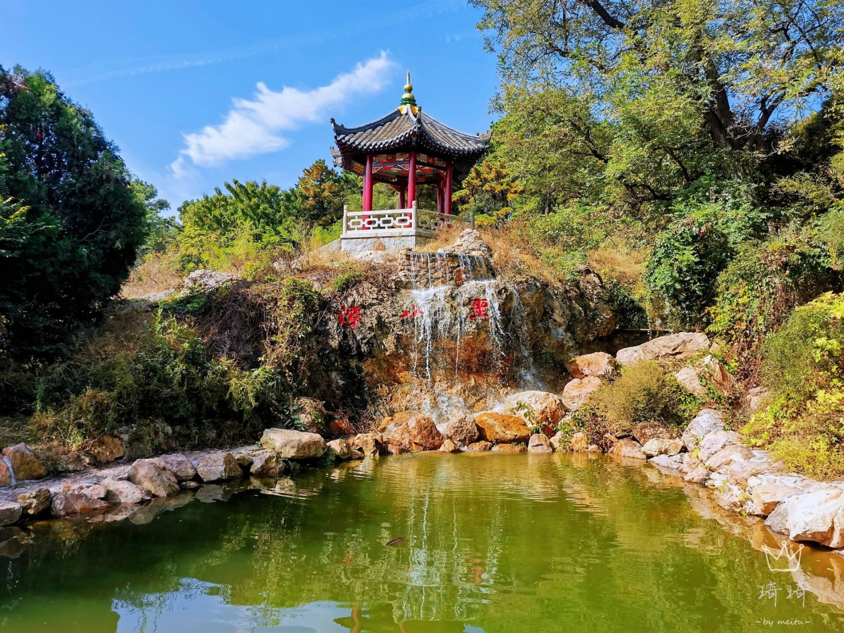 丹东东港大孤山. 假期的最后一天,来拜拜. 大孤山特产杏梅.