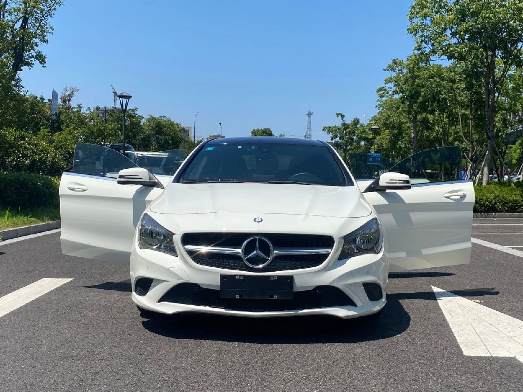 2016年奔驰cla200 无框车门14w 16年上牌车况精品 实表9万 原厂选装