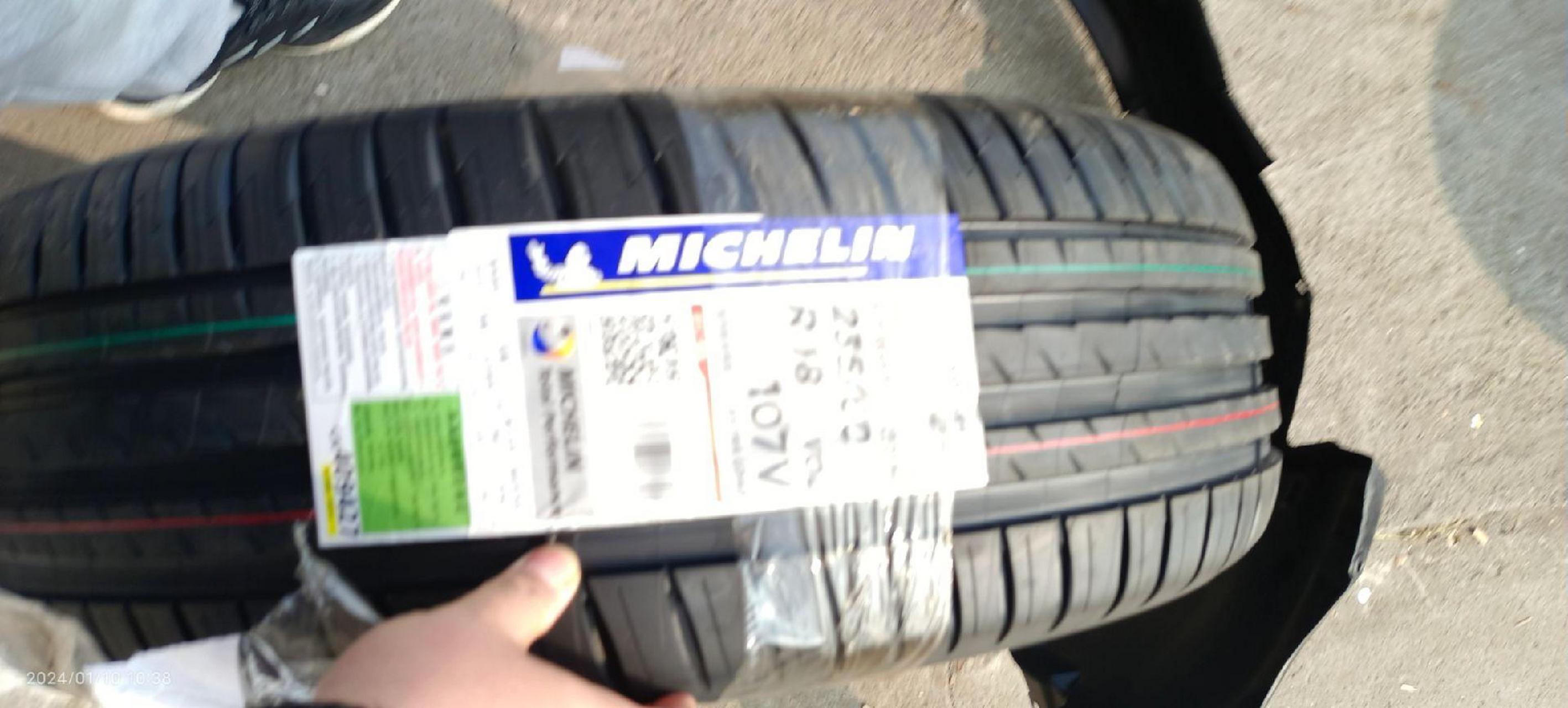 分享2024款沃尔沃xc60 原车原配轮胎