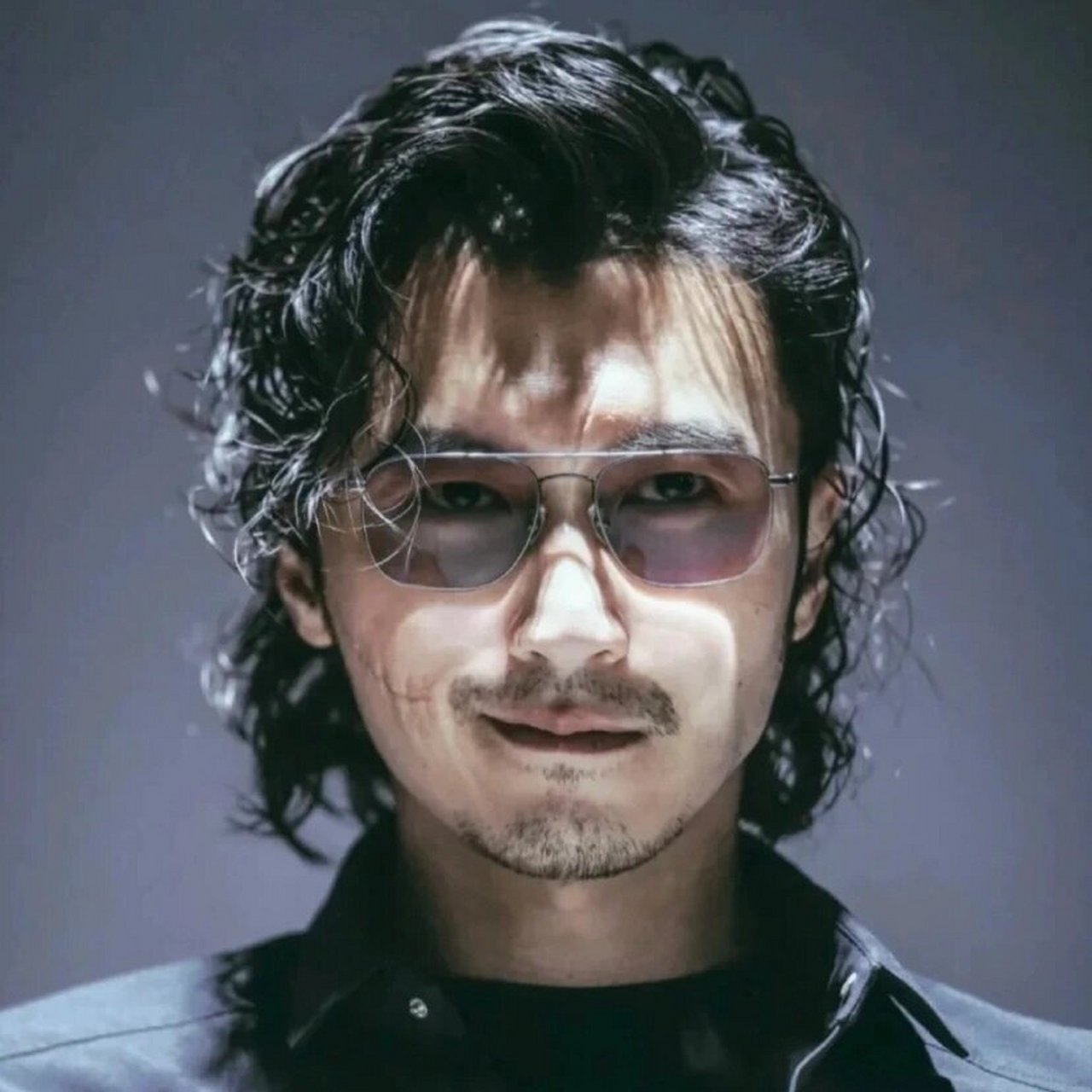 很喜欢谢霆锋在这部剧里面的造型 男生长发一点也不娘 man死了 这个