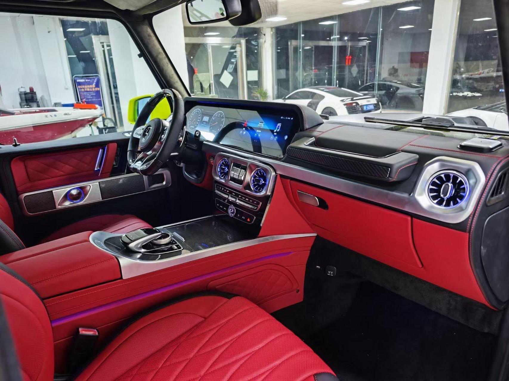 奔驰大g g500 4x4,外观:全车巴博斯风格外观套件,碳纤套件,视野无敌